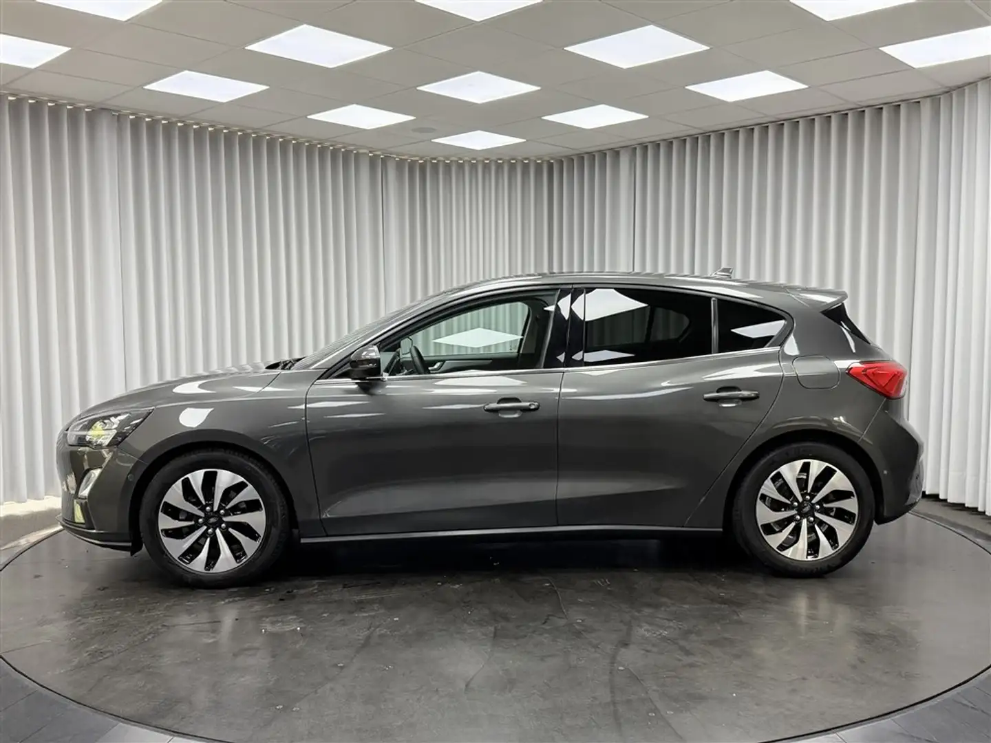 Ford Focus 1.0 Ecoboost / Clima / Pdc+Cam / DAB / App / LED Gris - 2