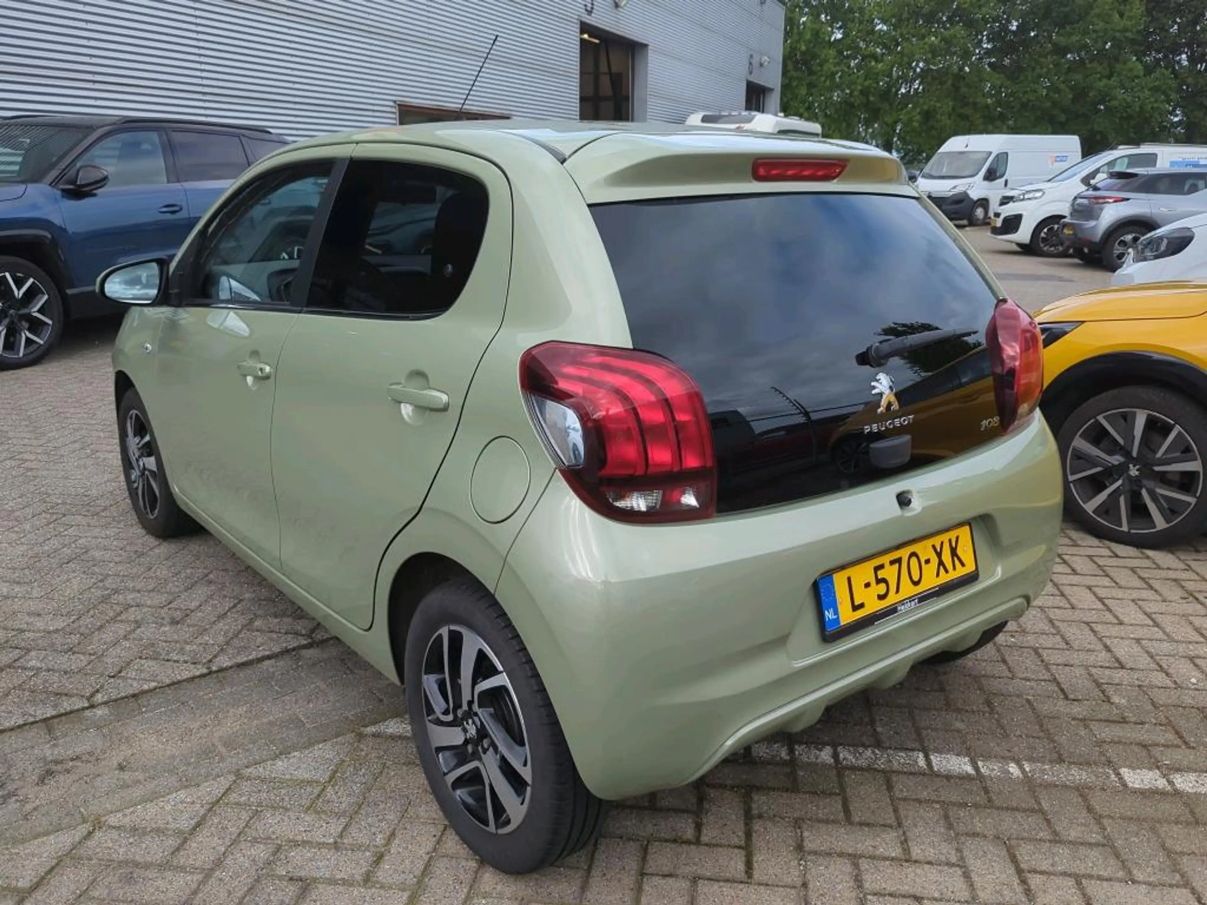 Peugeot 108 1.0 e-VTi Allure | Navi by app | Apple carplay | C — photo 4