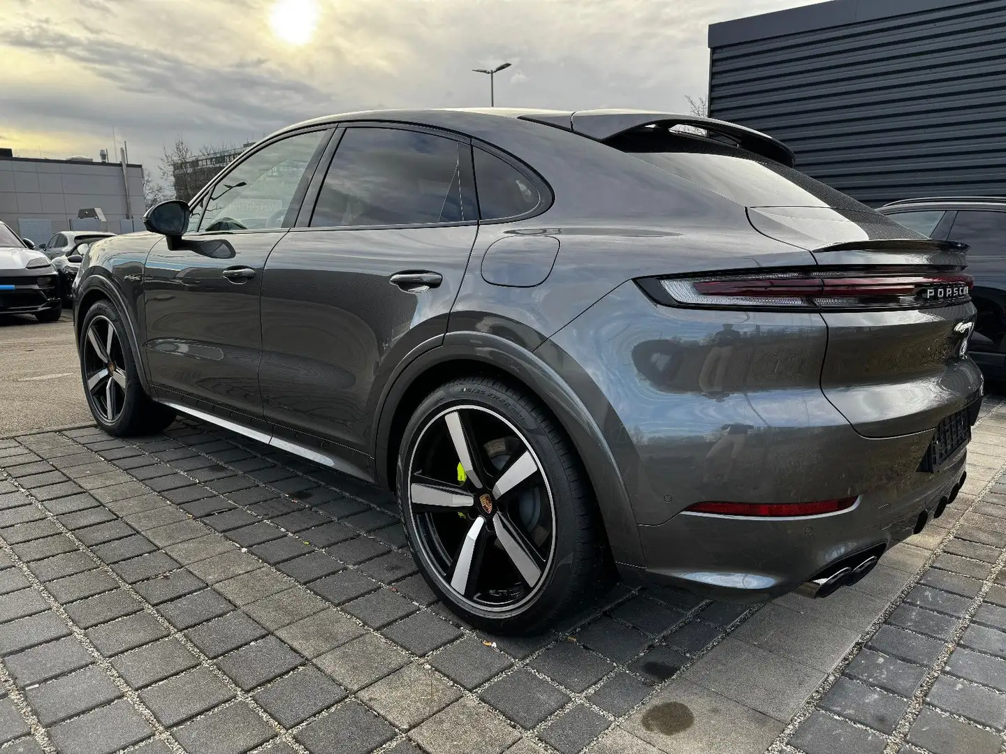 Porsche Cayenne Coupe Hybrid*SportDesign*SPORTABGAS*4xTV Grau - 2