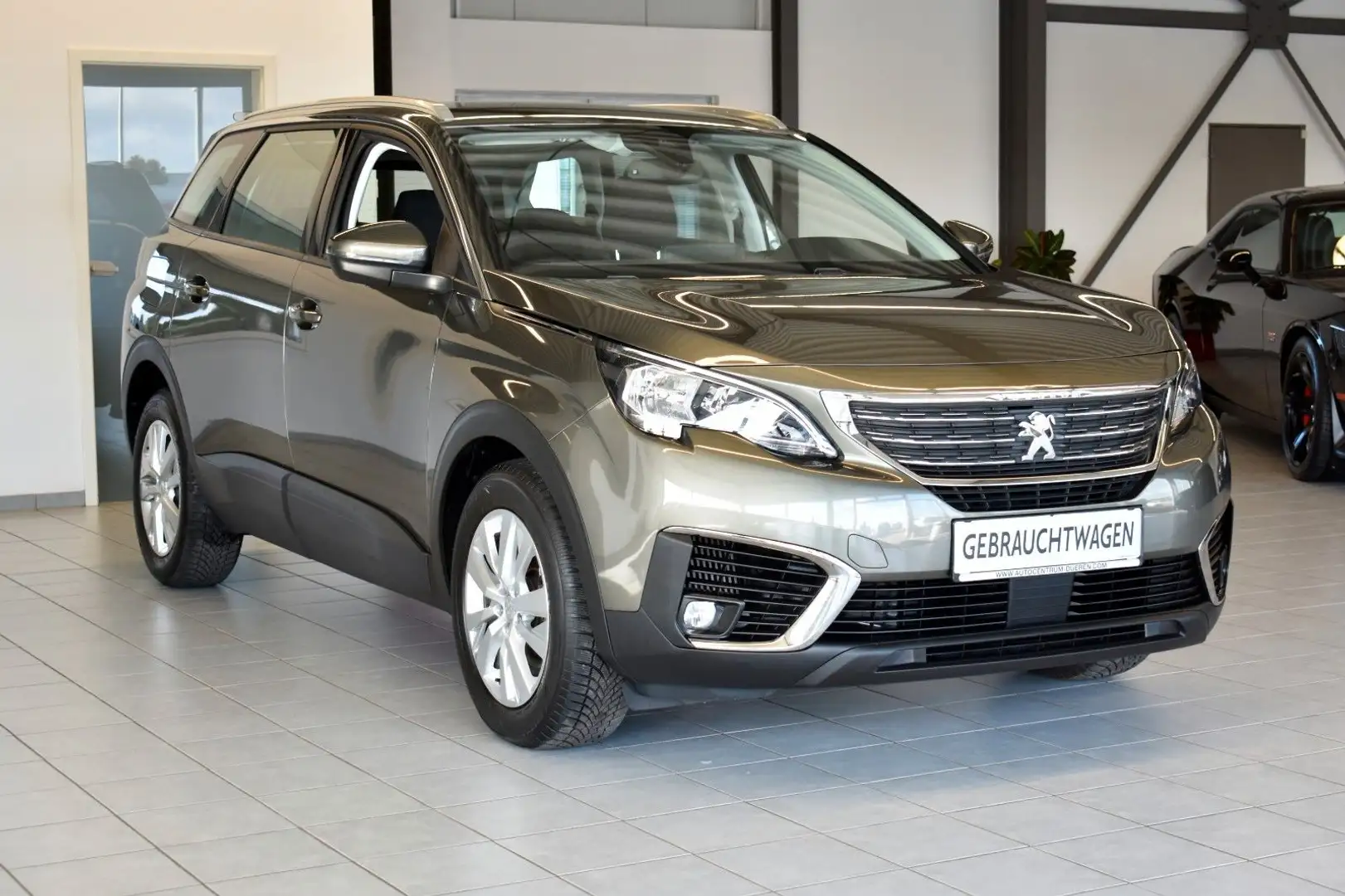 Peugeot 5008 Active AUT. /7-SITZER/NAVI/APPLE CARPLAY Grau - 1