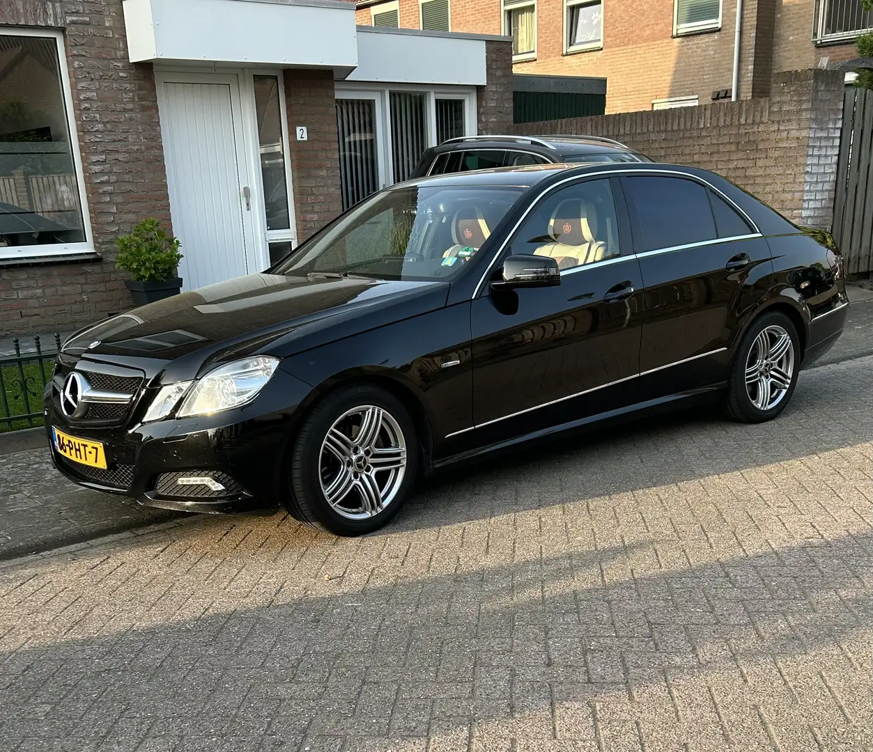 Mercedes-Benz E 200 Avantgarde Zwart - 1