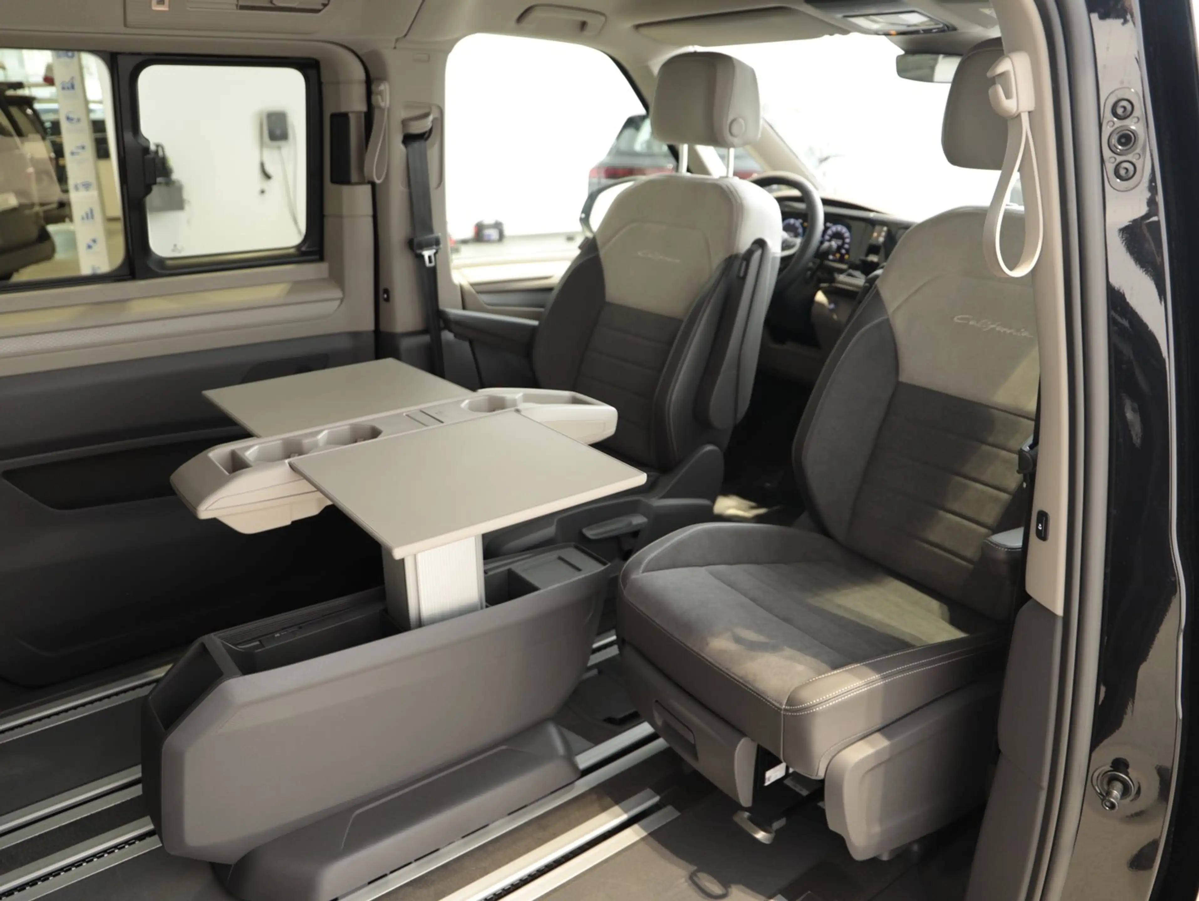 Volkswagen T7 California VW Multivan T7 California eHybrid 180 kW 4M — photo 11