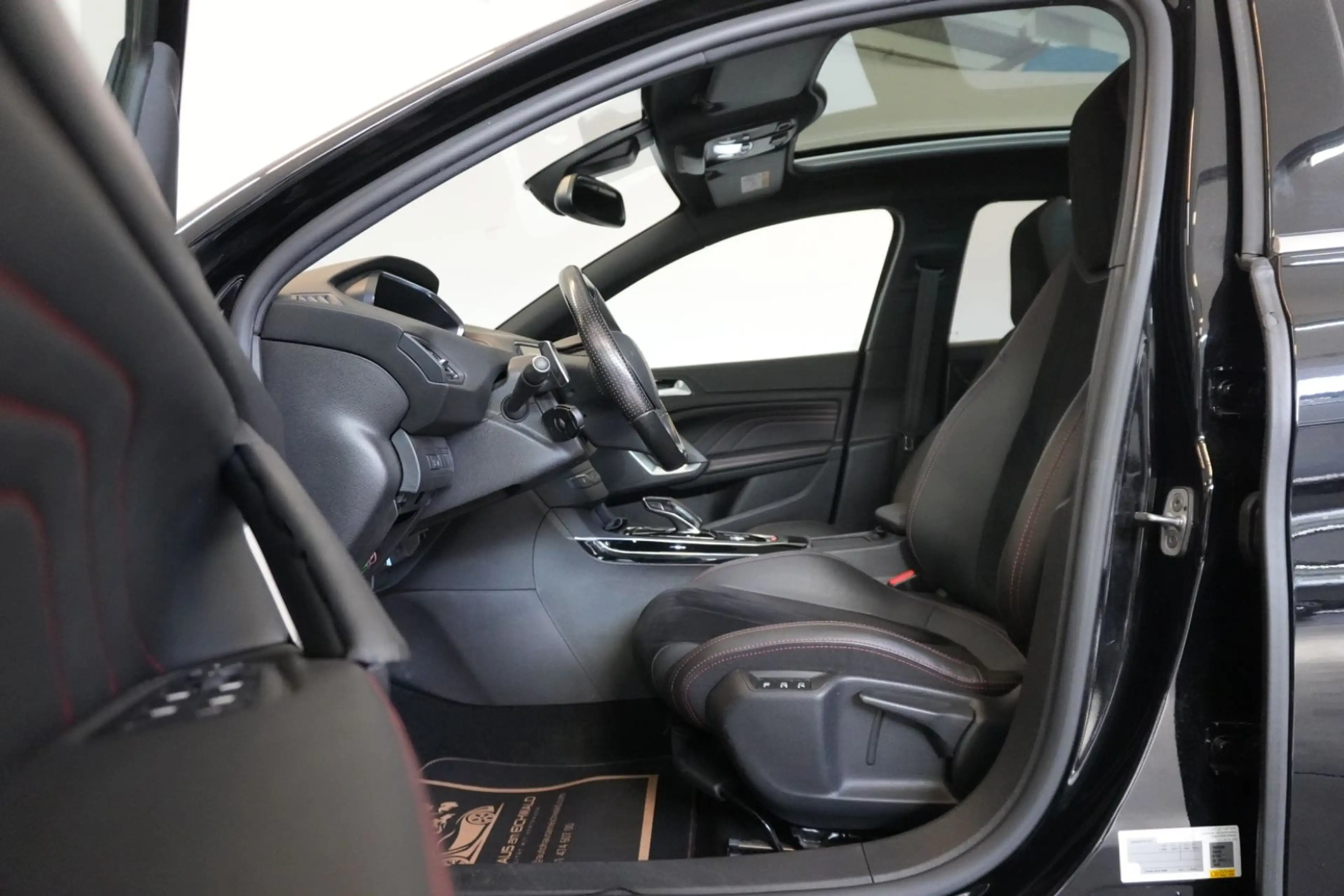Peugeot 308 1.5 BlueHDi 130 FAP GT Pack aAHK Kamera — photo 11