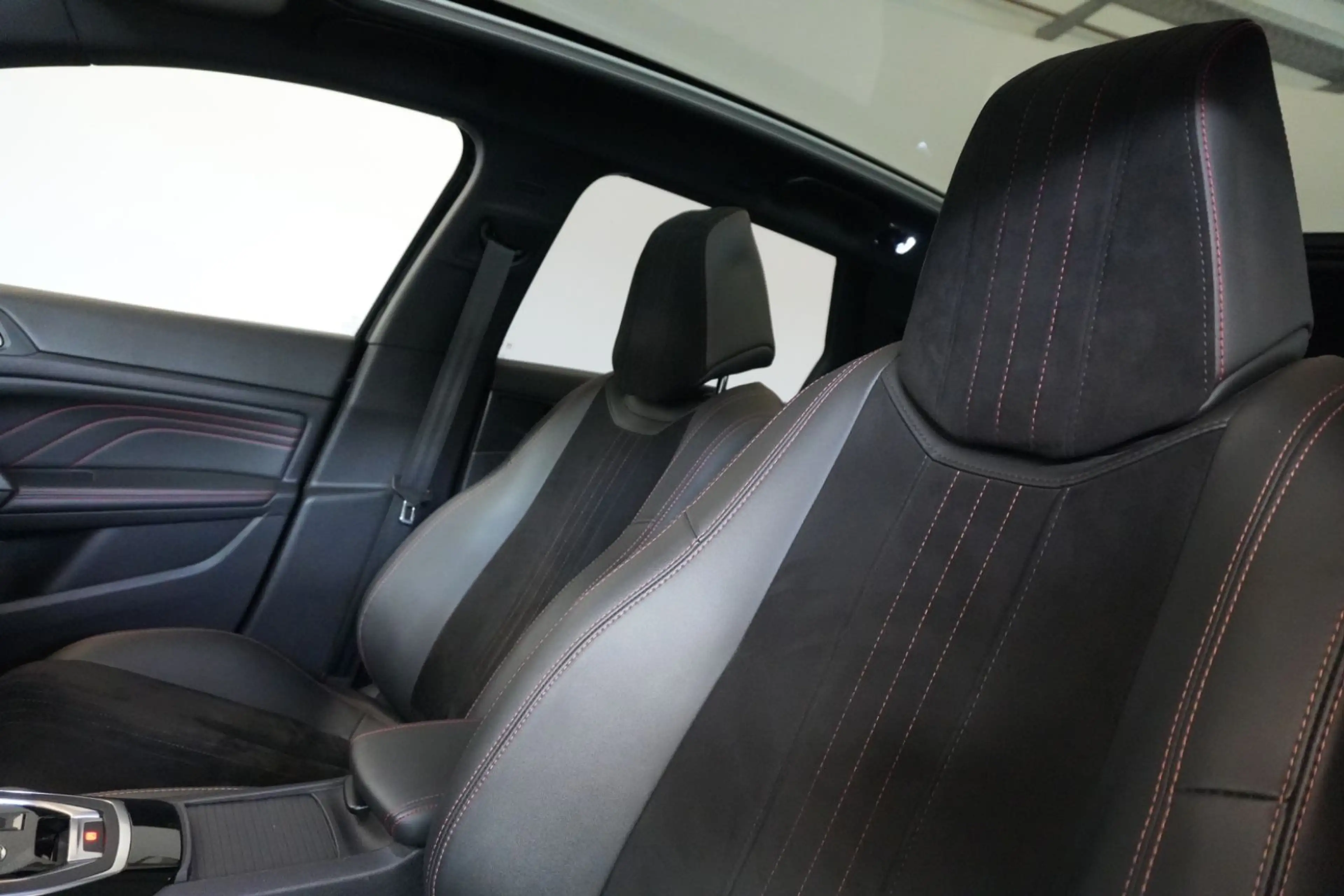 Peugeot 308 1.5 BlueHDi 130 FAP GT Pack aAHK Kamera — photo 12