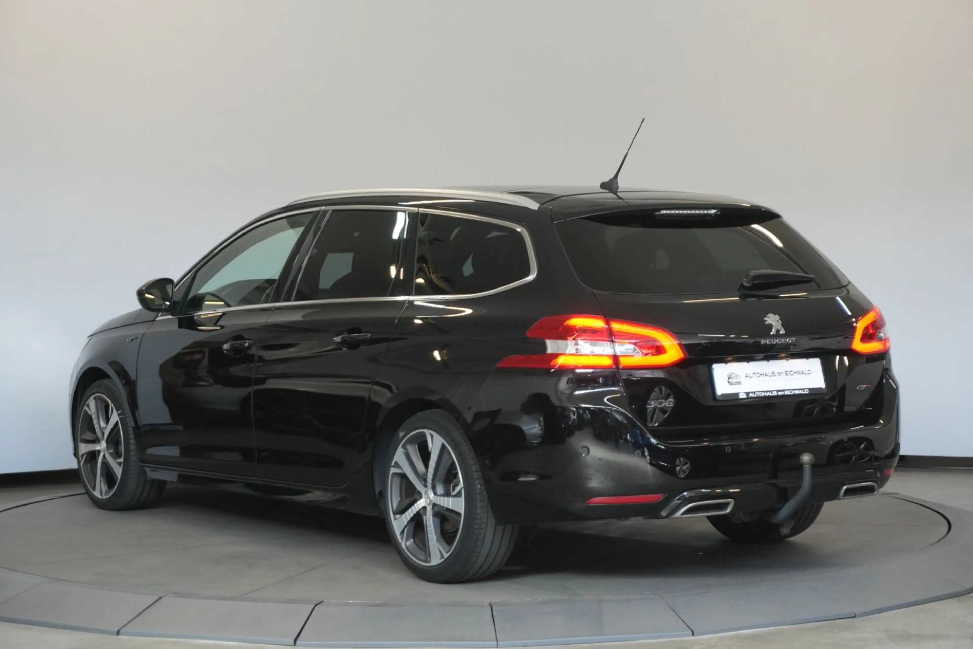 Peugeot 308 1.5 BlueHDi 130 FAP GT Pack aAHK Kamera — photo 3