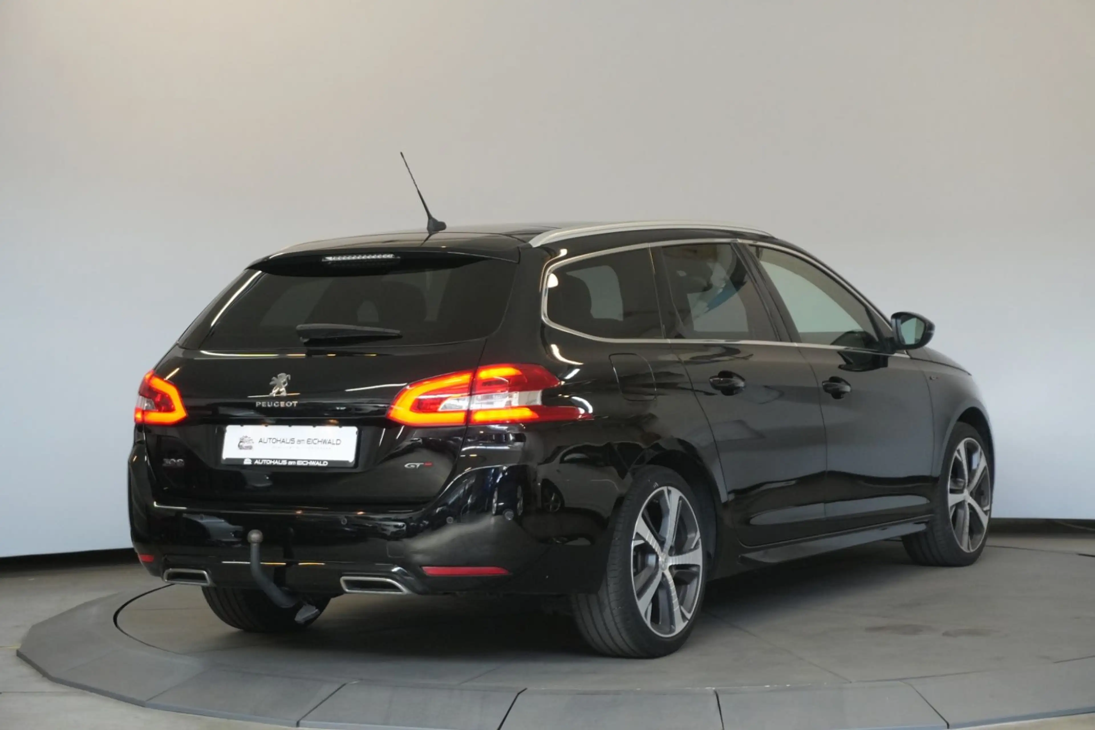 Peugeot 308 1.5 BlueHDi 130 FAP GT Pack aAHK Kamera — photo 5
