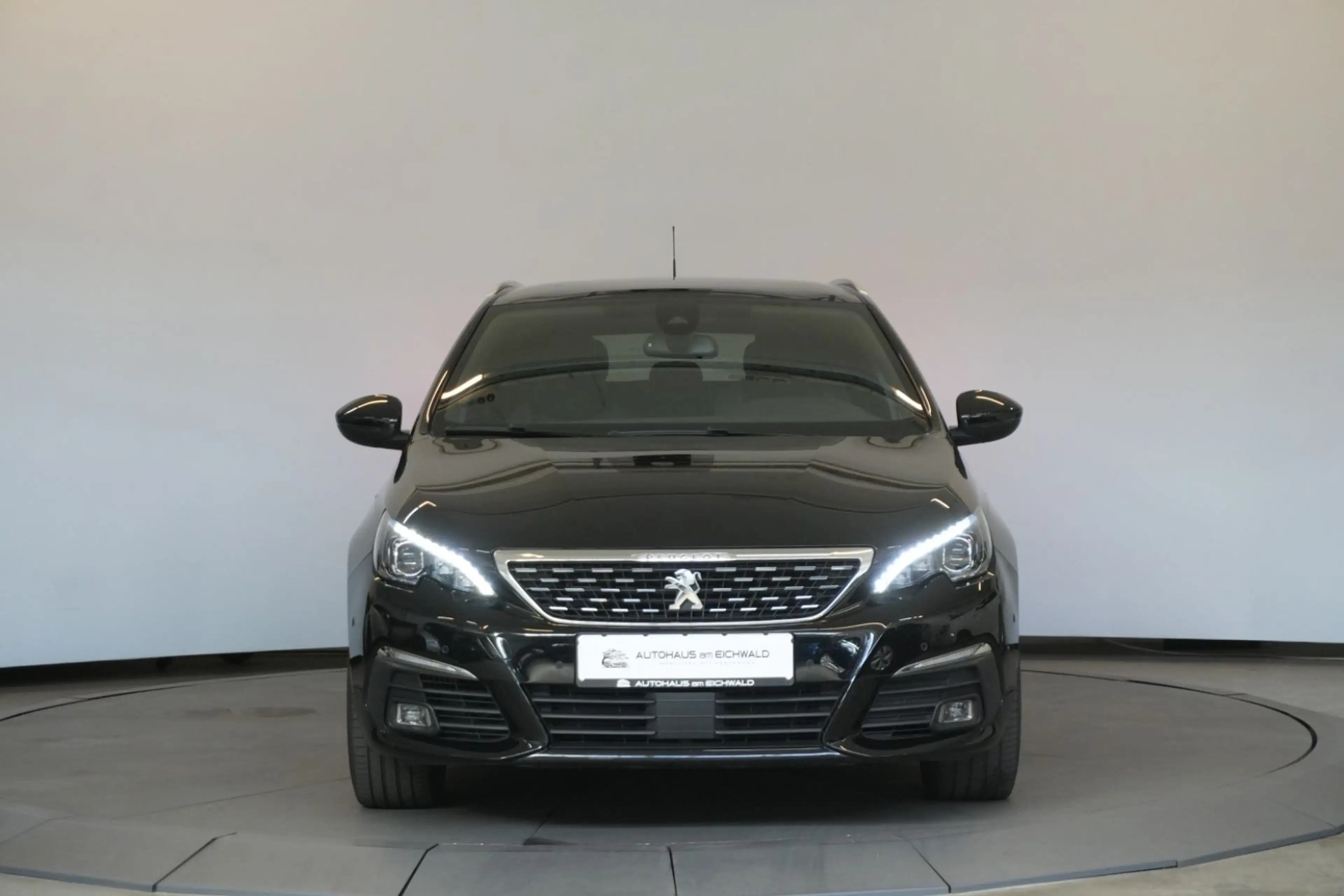 Peugeot 308 1.5 BlueHDi 130 FAP GT Pack aAHK Kamera — photo 8