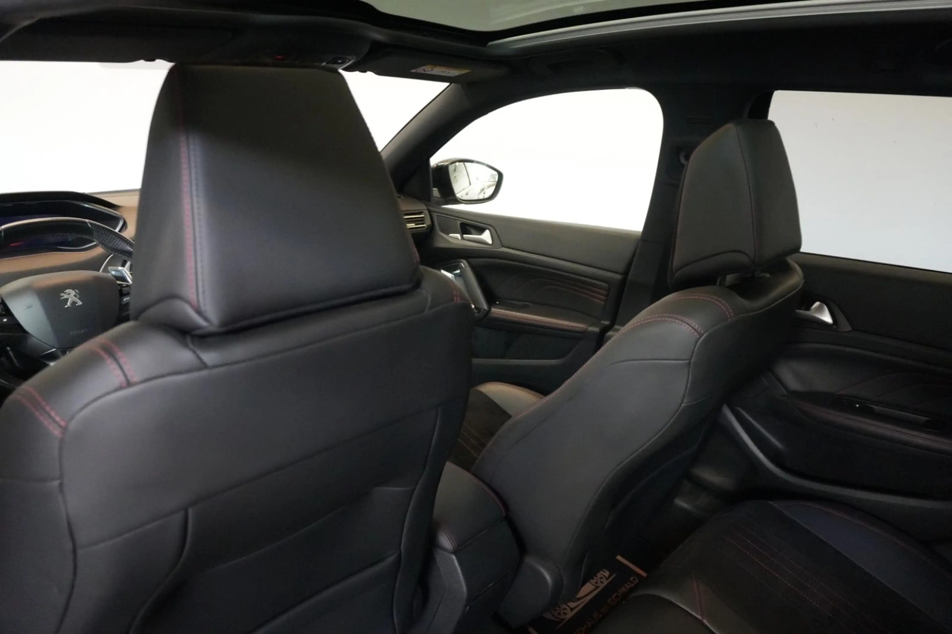 Peugeot 308 1.5 BlueHDi 130 FAP GT Pack aAHK Kamera — photo 14