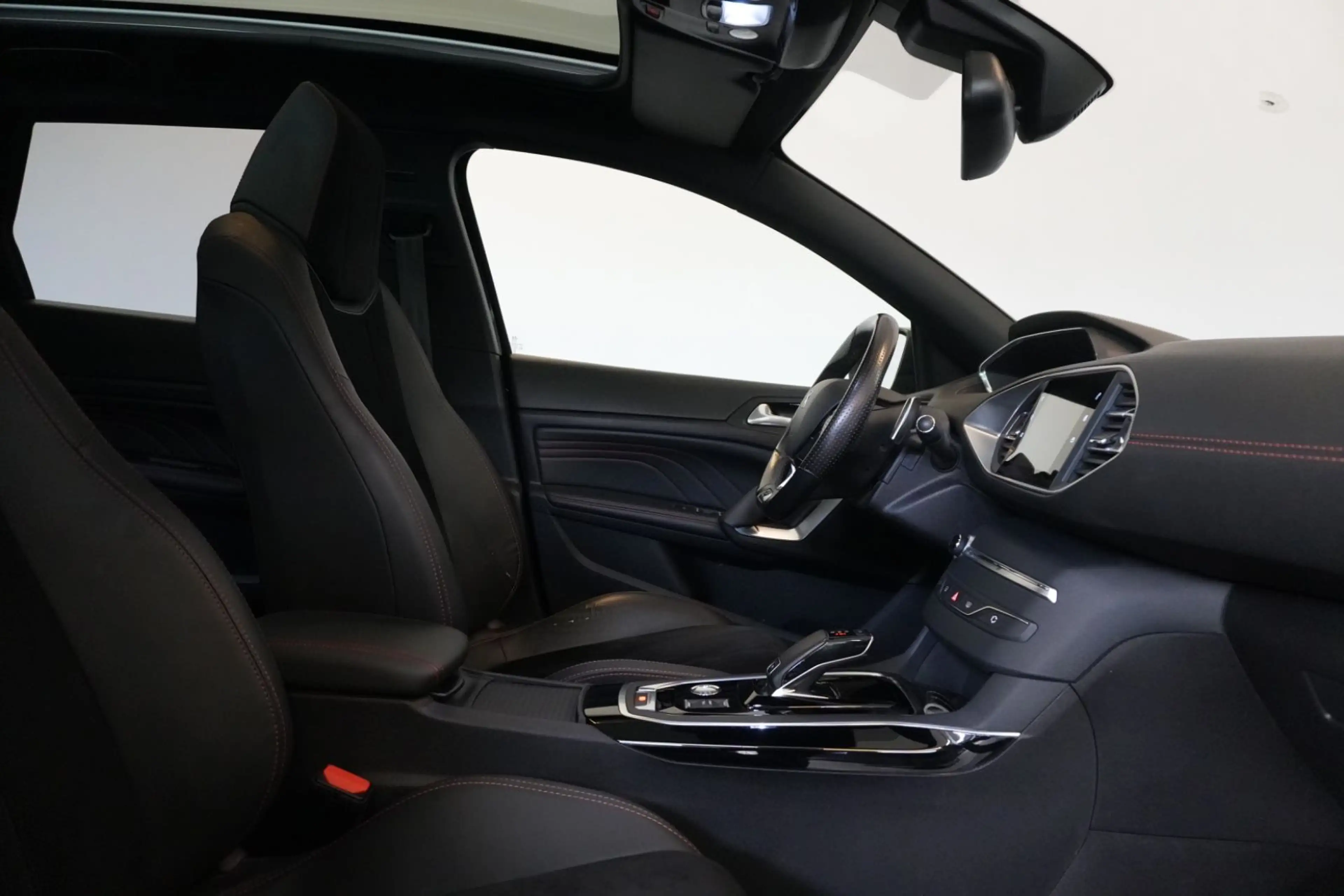 Peugeot 308 1.5 BlueHDi 130 FAP GT Pack aAHK Kamera — photo 15