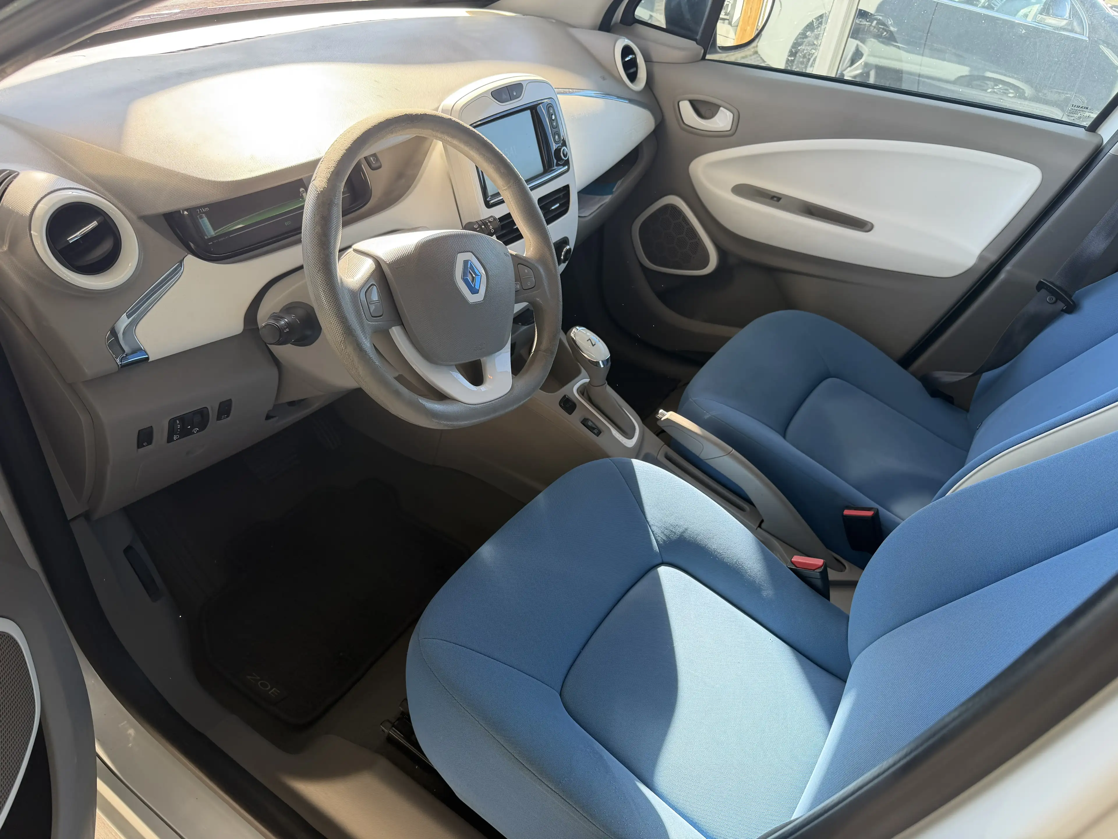Renault ZOE Life — photo 11