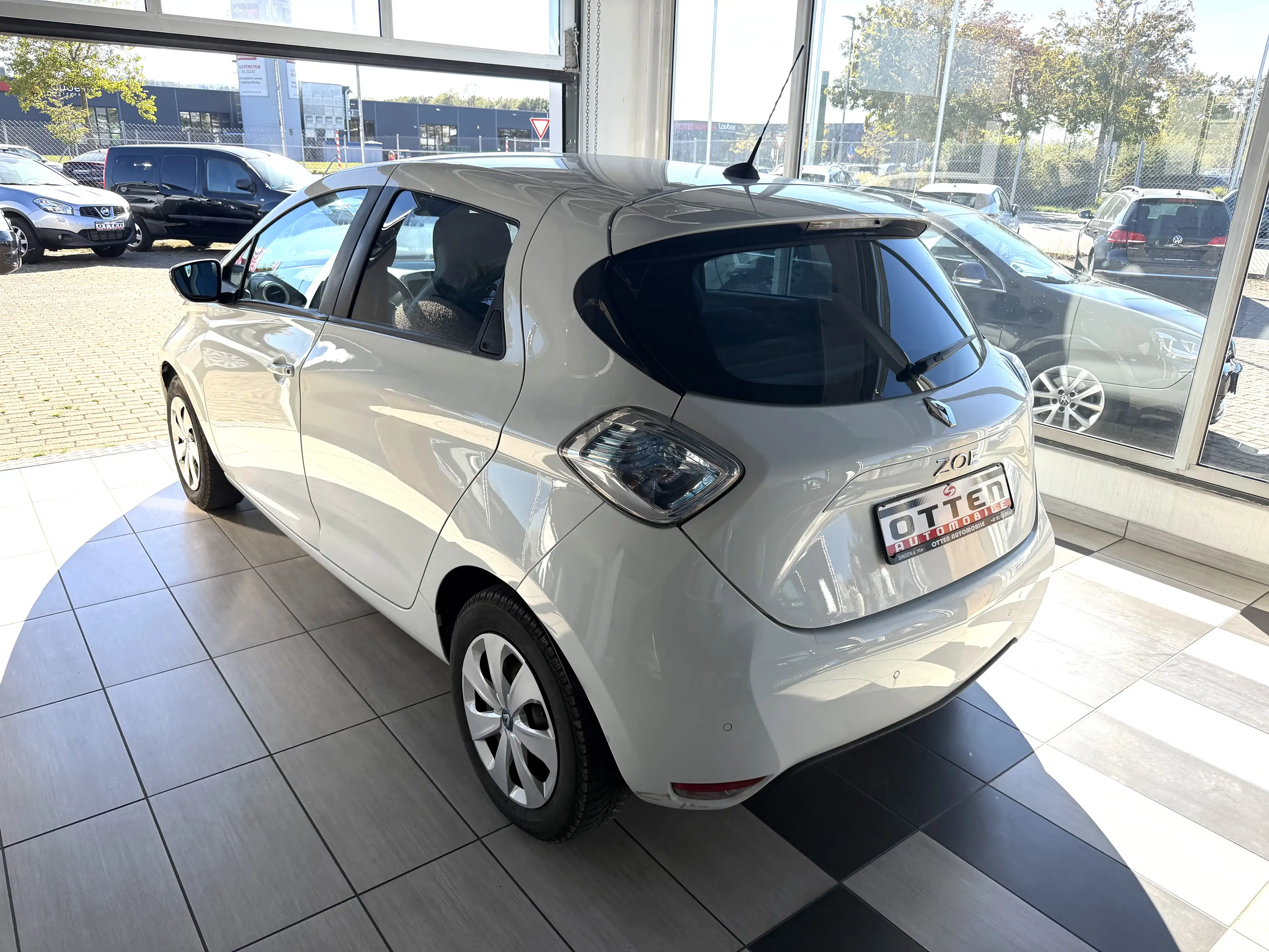 Renault ZOE Life — photo 8