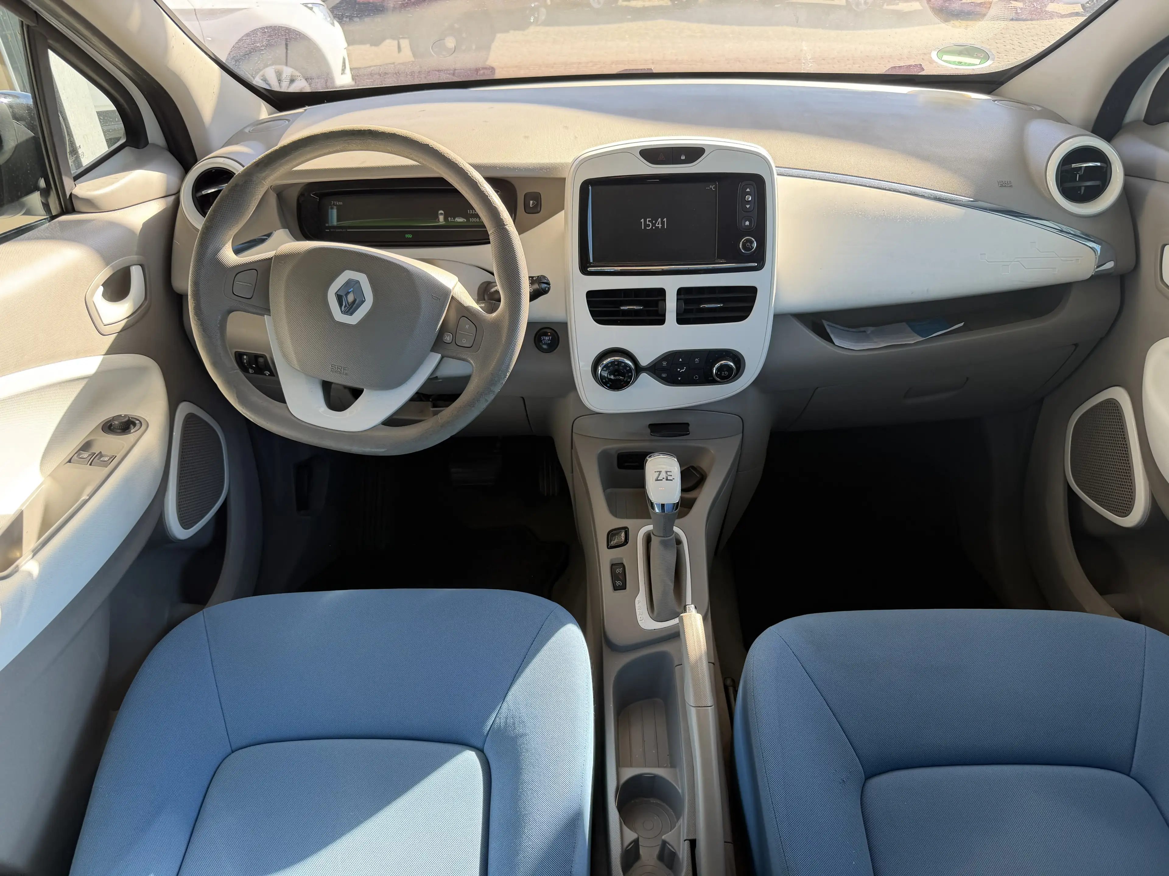 Renault ZOE Life — photo 10