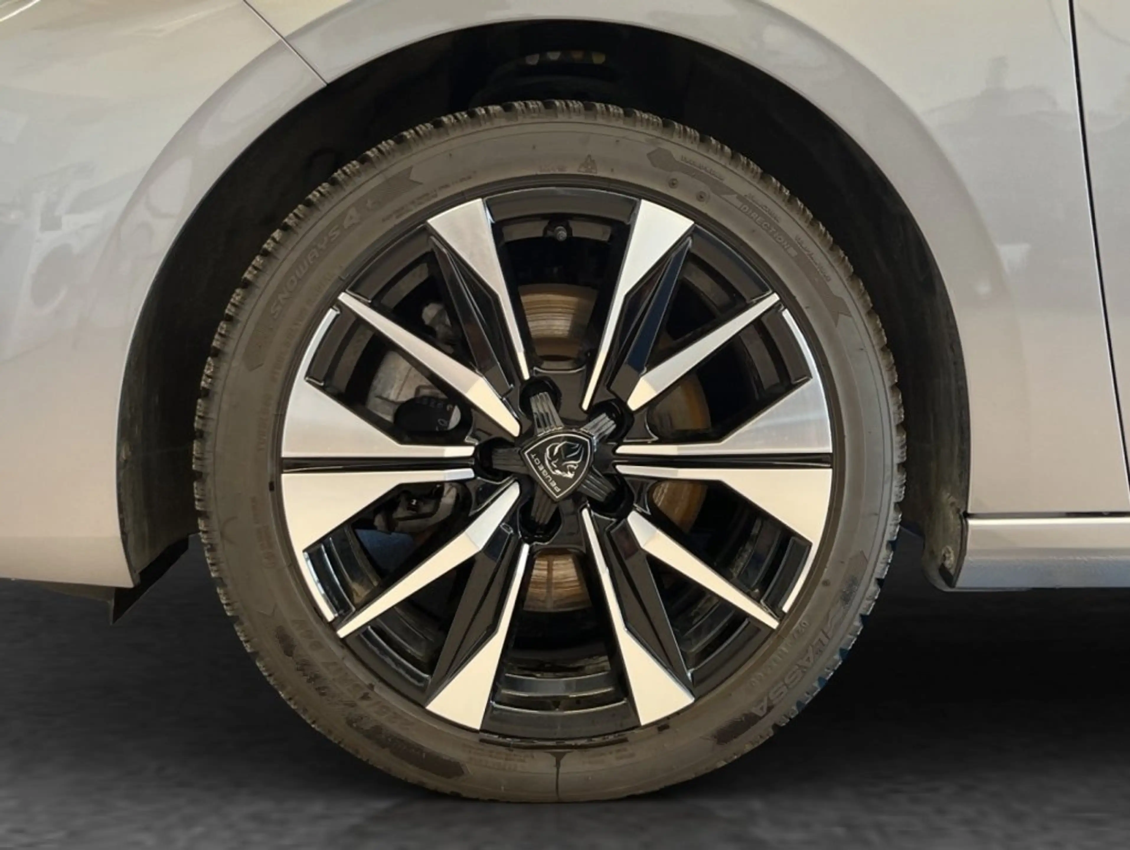 Peugeot 308 SW Allure MHEV 145 e-DCS6 — photo 20