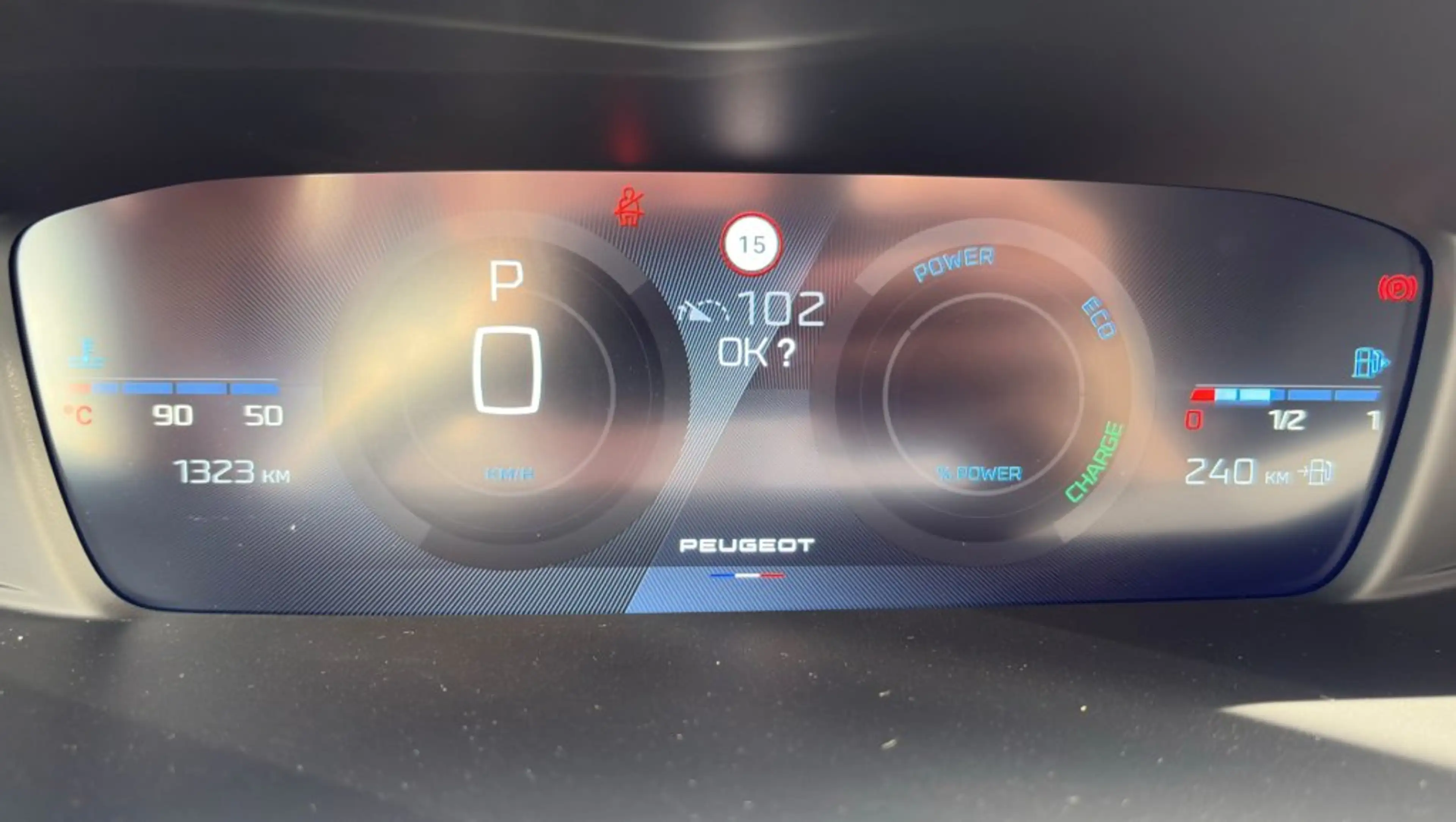 Peugeot 308 SW Allure MHEV 145 e-DCS6 — photo 11