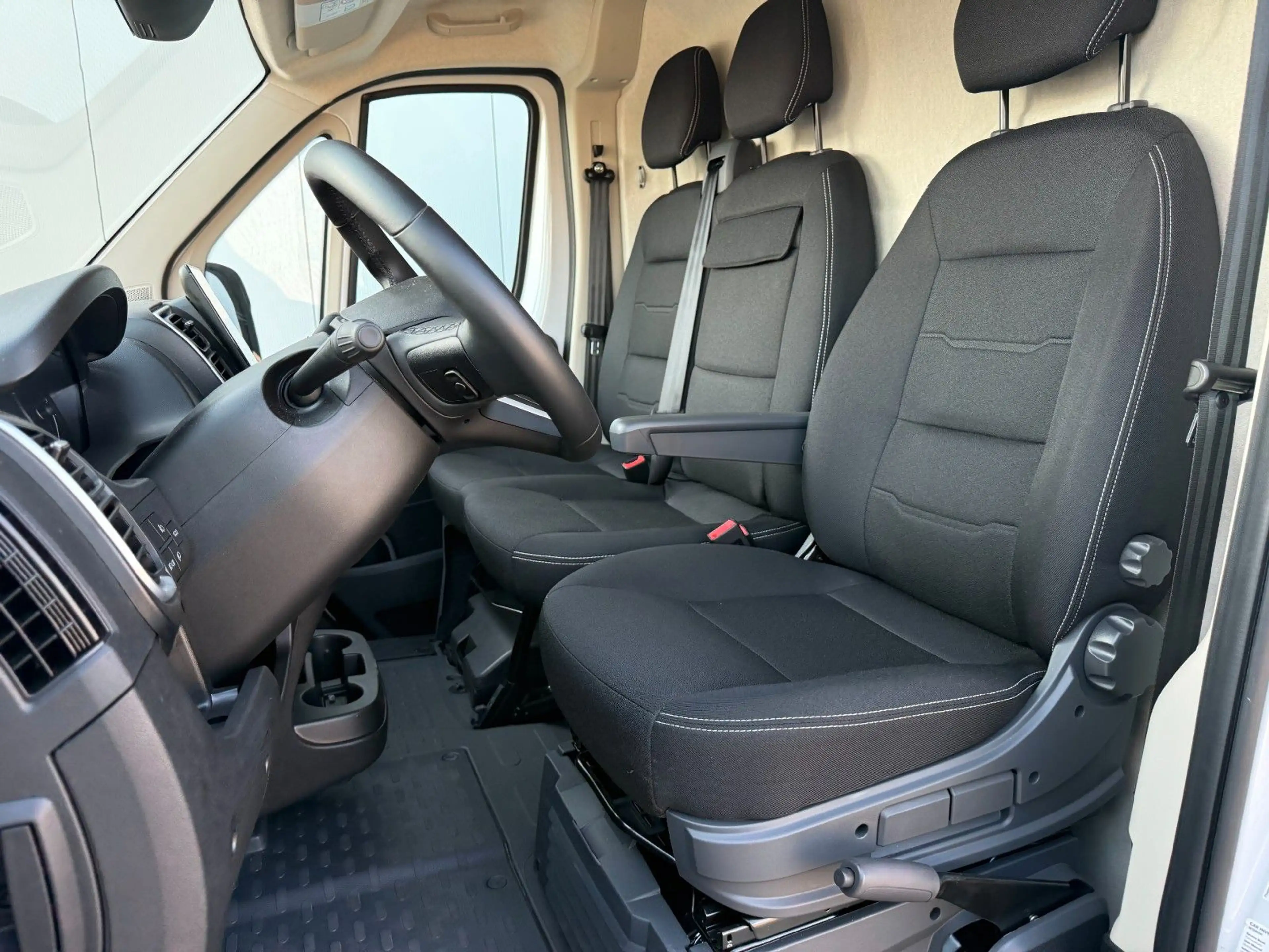 Peugeot Boxer Kasten Hochraum 435 L4H2 Heavy BlueHDi 140 — photo 13
