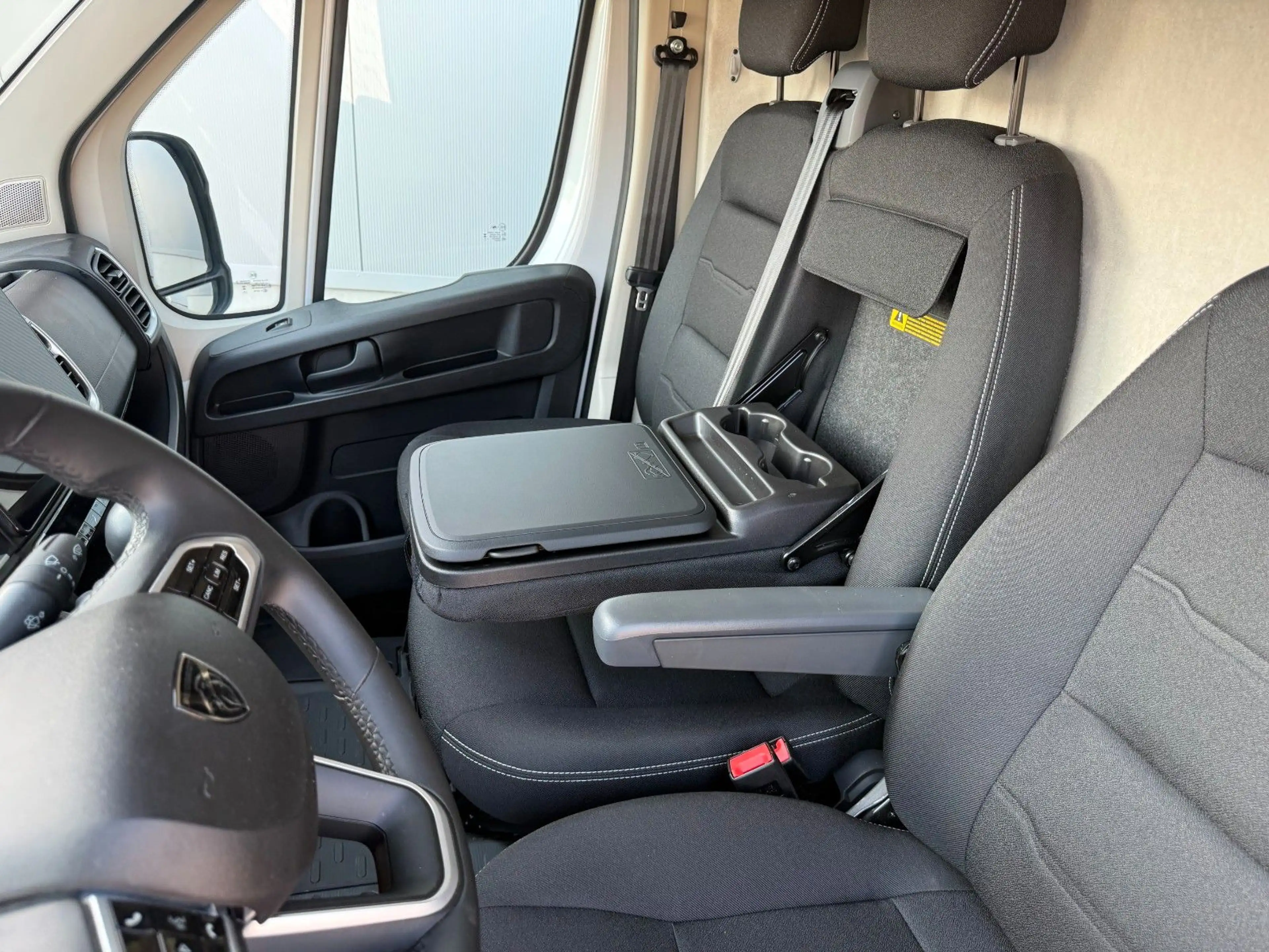 Peugeot Boxer Kasten Hochraum 435 L4H2 Heavy BlueHDi 140 — photo 14