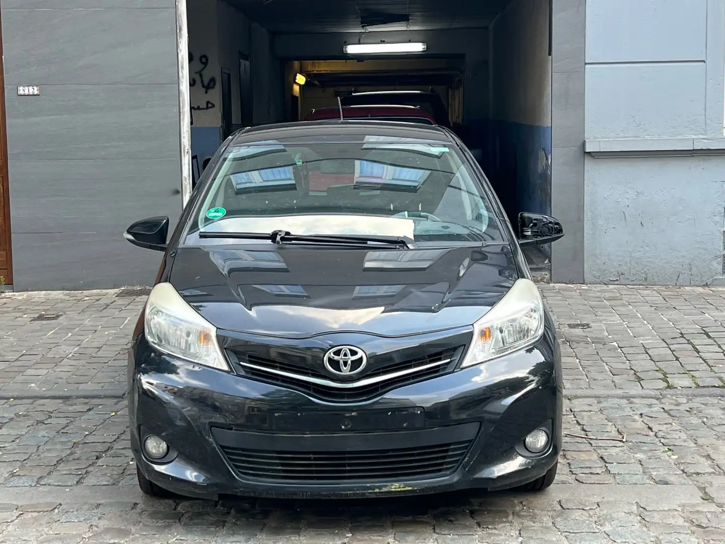 Toyota Yaris 1.0i VVT-i Active Czarny - 1