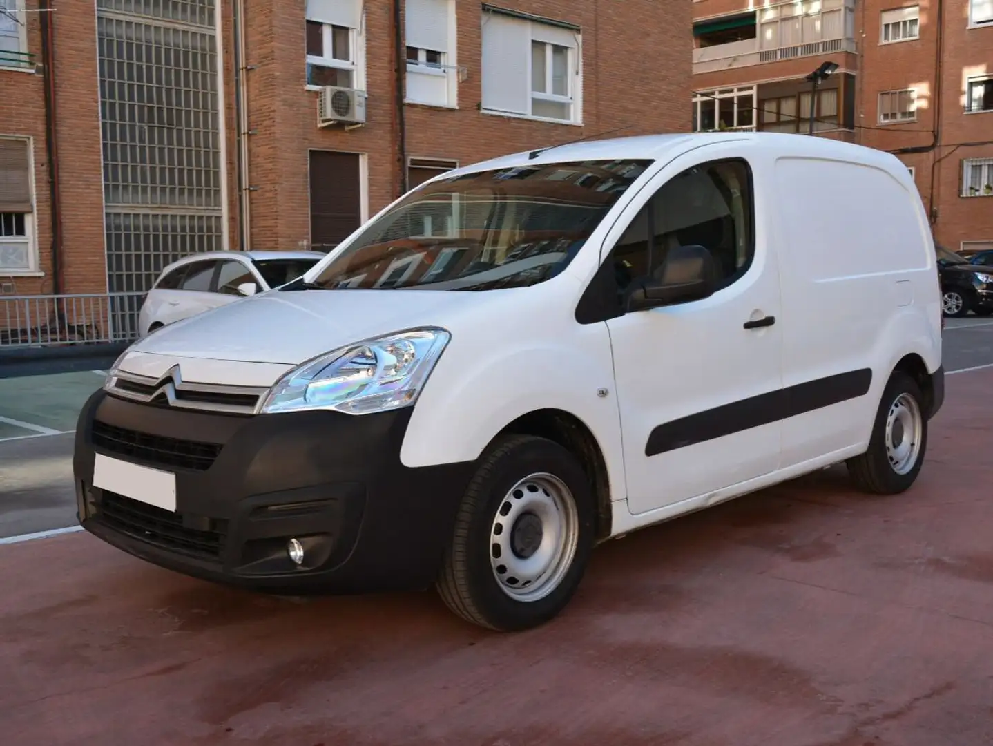Citroen Berlingo Furgón Club 1.6BlueHDi 100 Blanco - 2