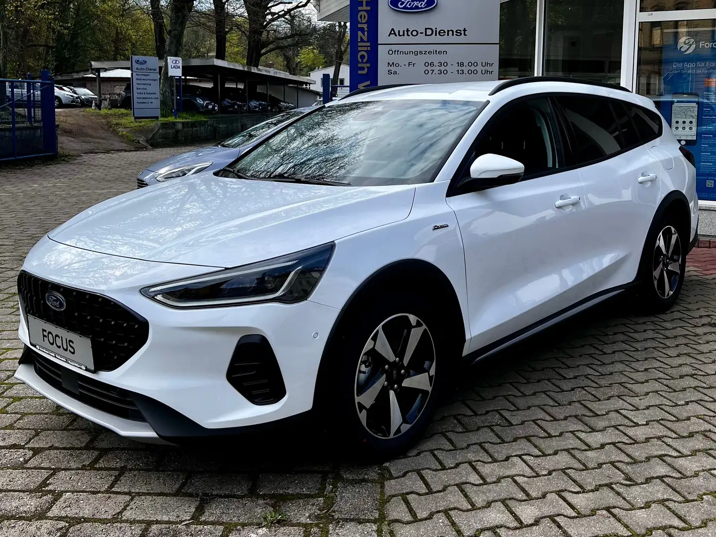 Ford Focus Kombi in Weiß neu in Weißenfels für € 33.900