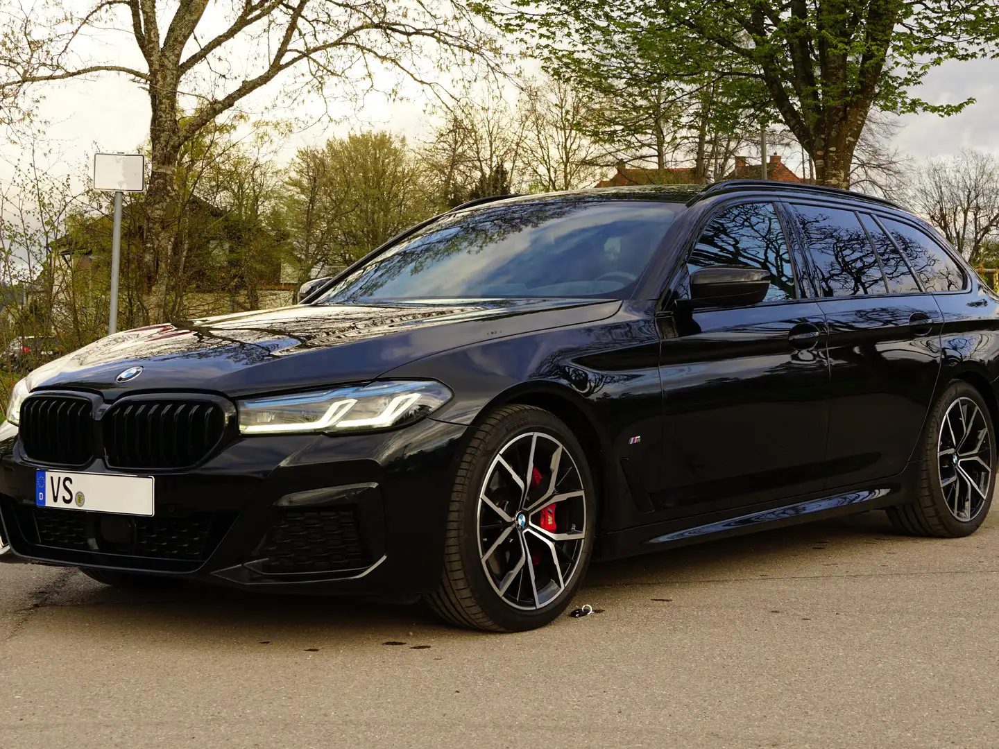 BMW 520 520d xDrive M-Pro / HUD / AHK / LASER / 19 Zoll Schwarz - 1