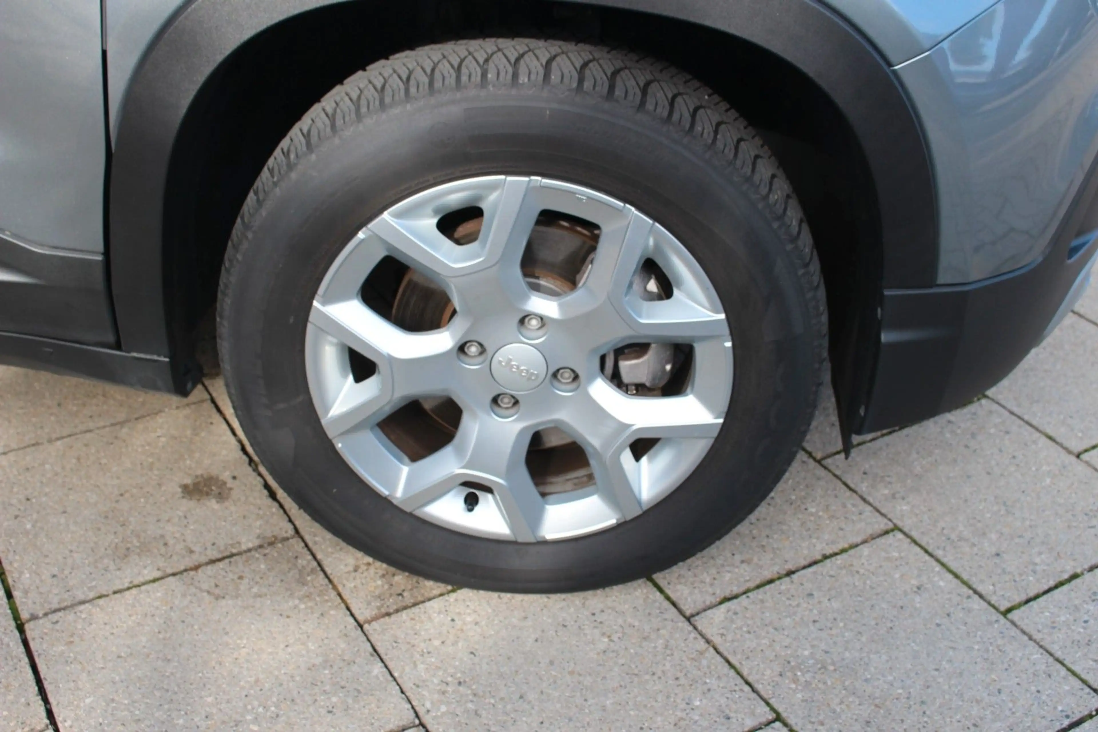 Jeep Avenger Altitude Mild-Hybrid Kamera/SHZ/ASSI-PAK — photo 4