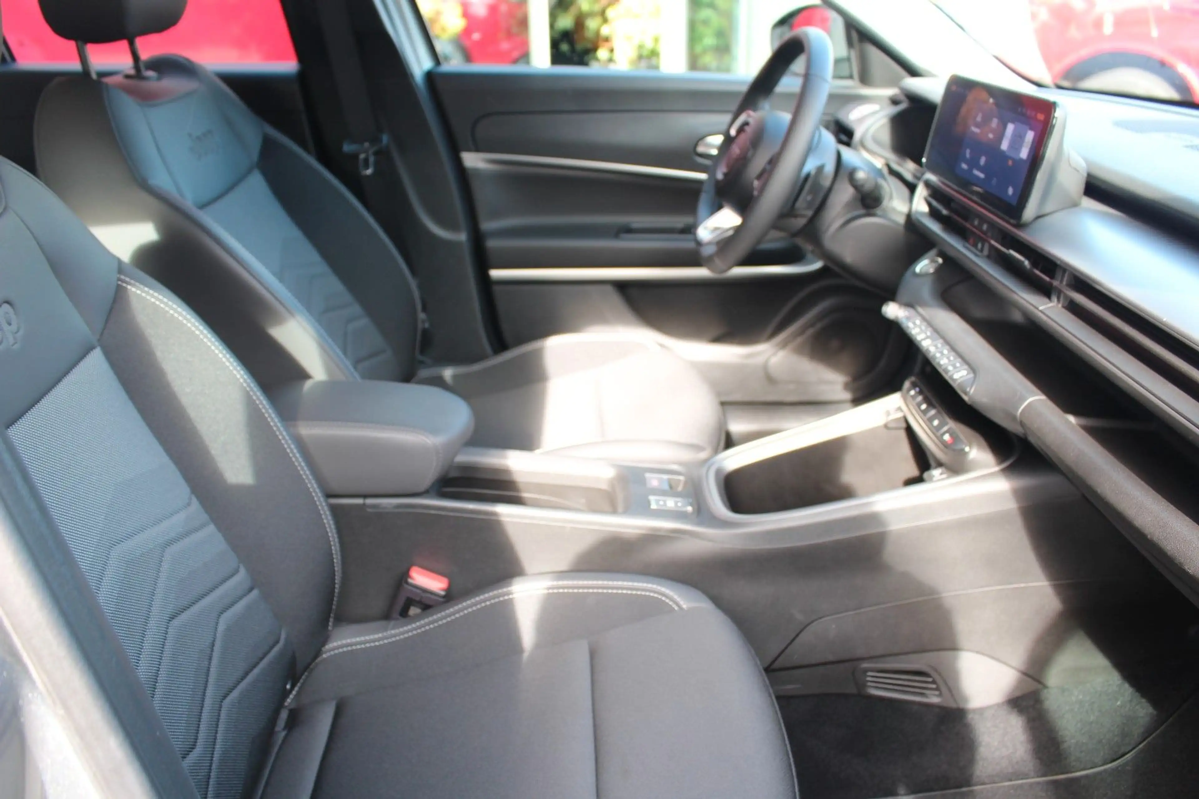 Jeep Avenger Altitude Mild-Hybrid Kamera/SHZ/ASSI-PAK — photo 5