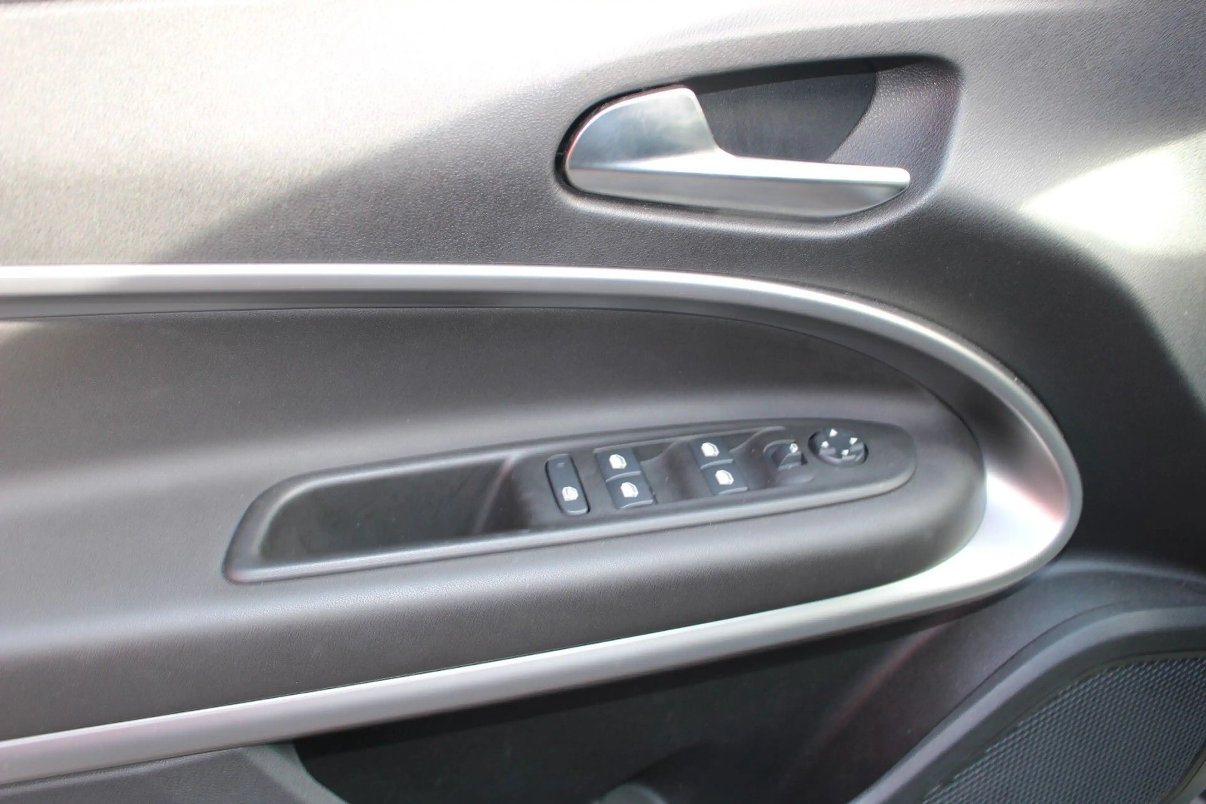 Jeep Avenger Altitude Mild-Hybrid Kamera/SHZ/ASSI-PAK — photo 10