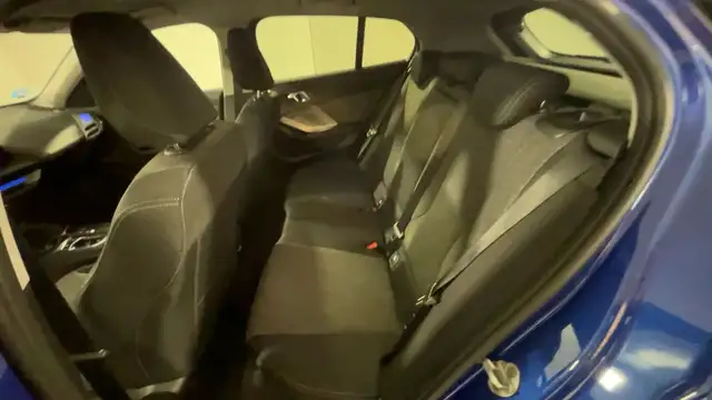 BMW 1 Series view 9