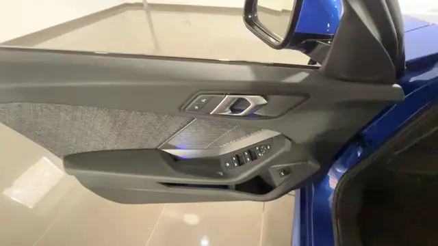 BMW 1 Series view 17