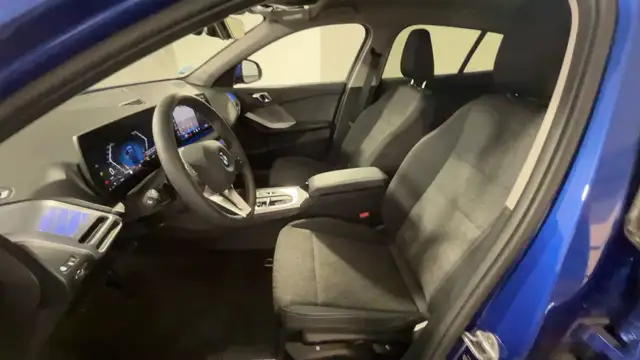 BMW 1 Series view 8