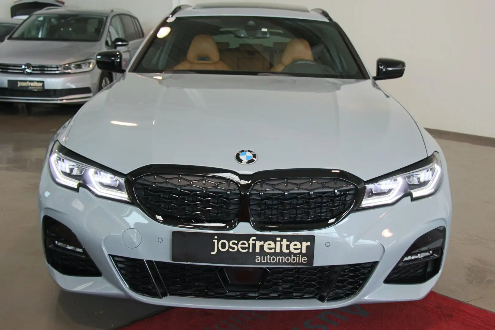 BMW 330 d xDrive Touring M Sport Aut. NP: 90.057/AHK/HEAD Grau - 2