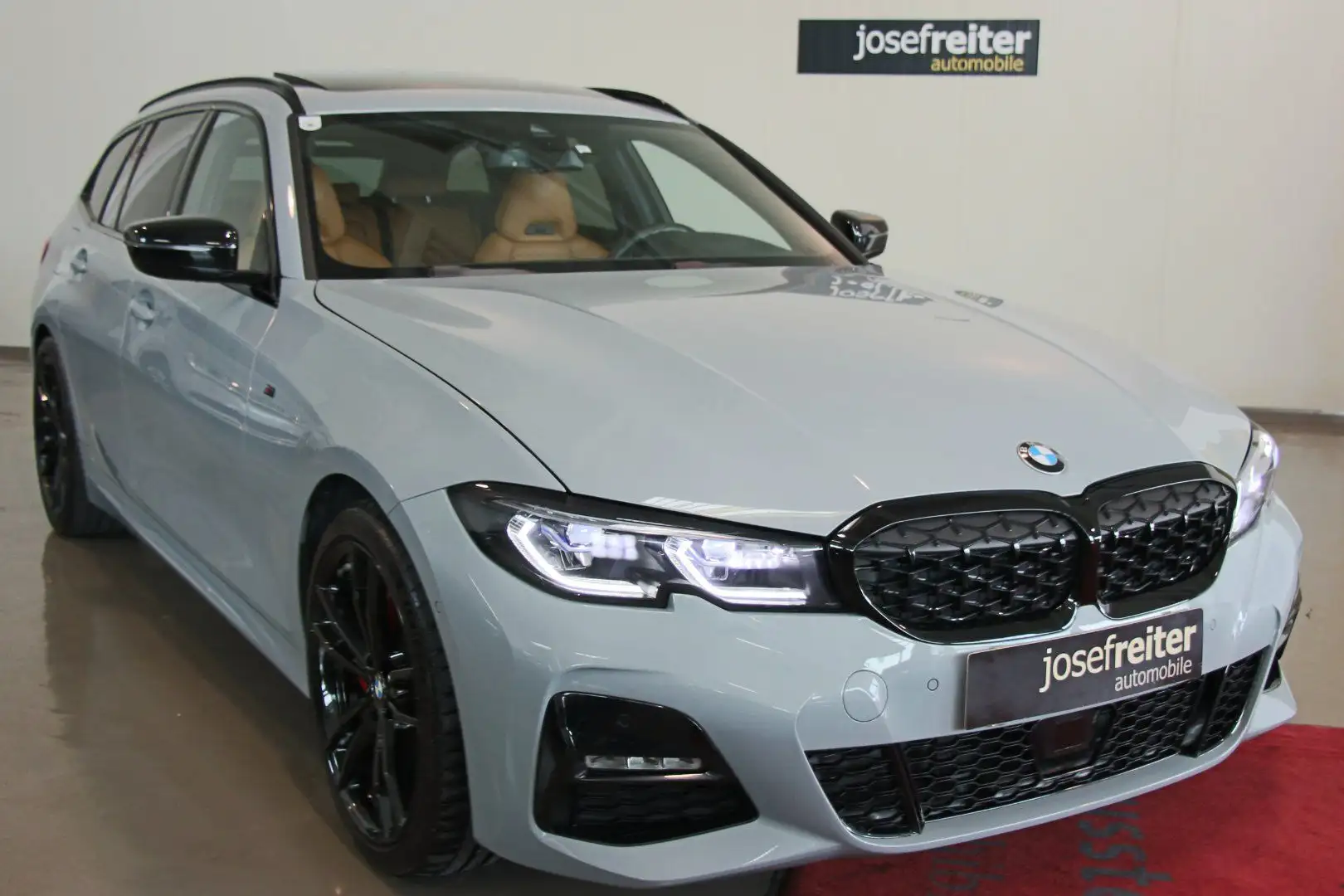 BMW 330 d xDrive Touring M Sport Aut. NP: 90.057/AHK/HEAD Grau - 1