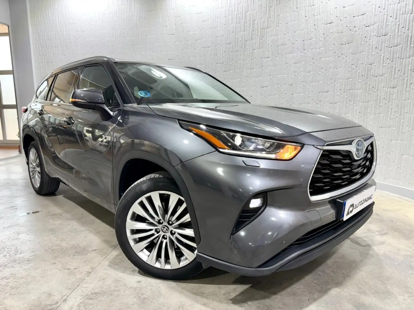 Toyota Highlander 2.5 hybrid Advance Techo Panorámico Gris - 2