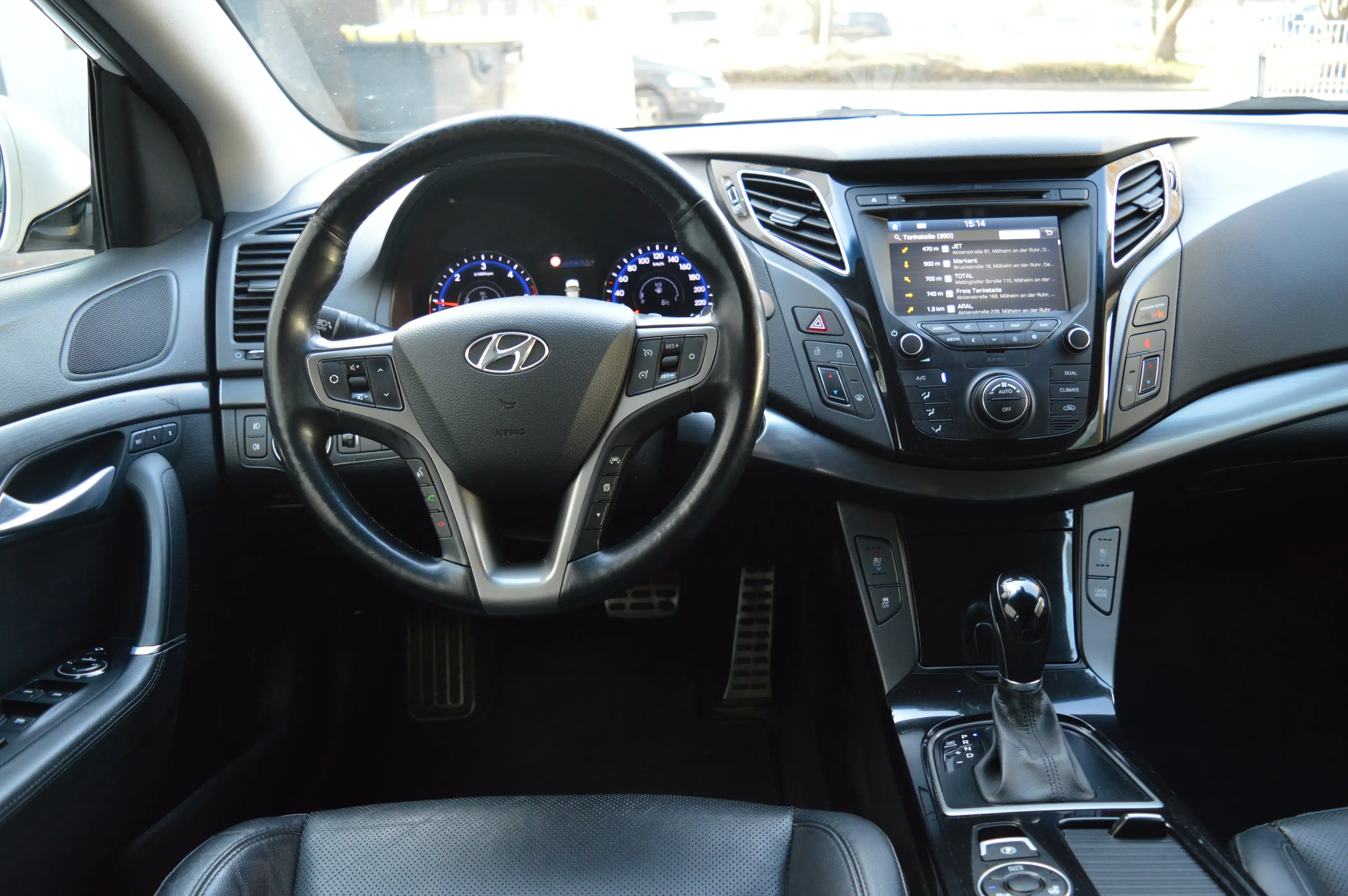 Hyundai i40 i40cw Diesel Kombi 1.7 CRDi DCT Premium*Navi* — photo 9