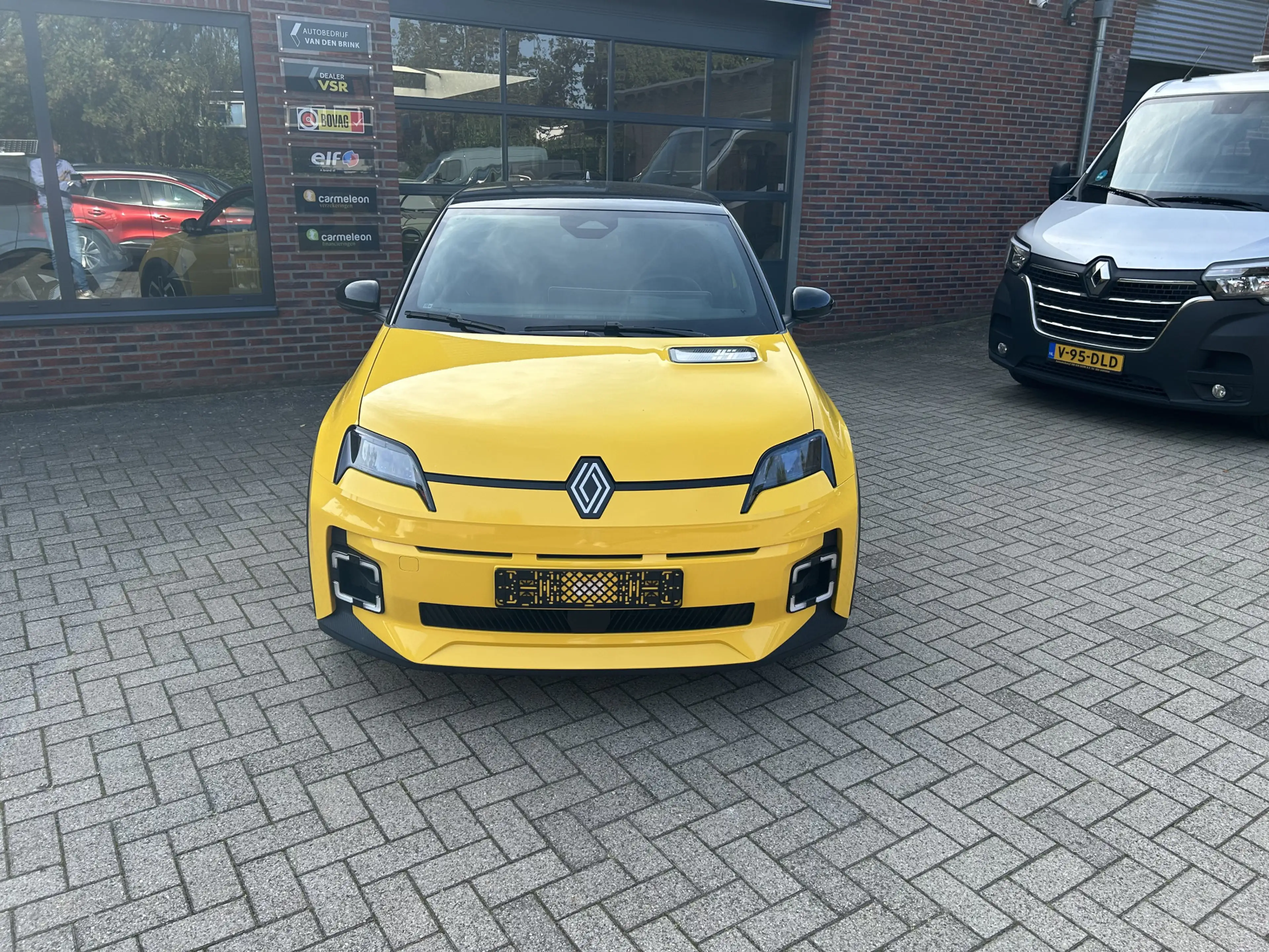 Renault R 5 comfort range techno 52 kWh — photo 2