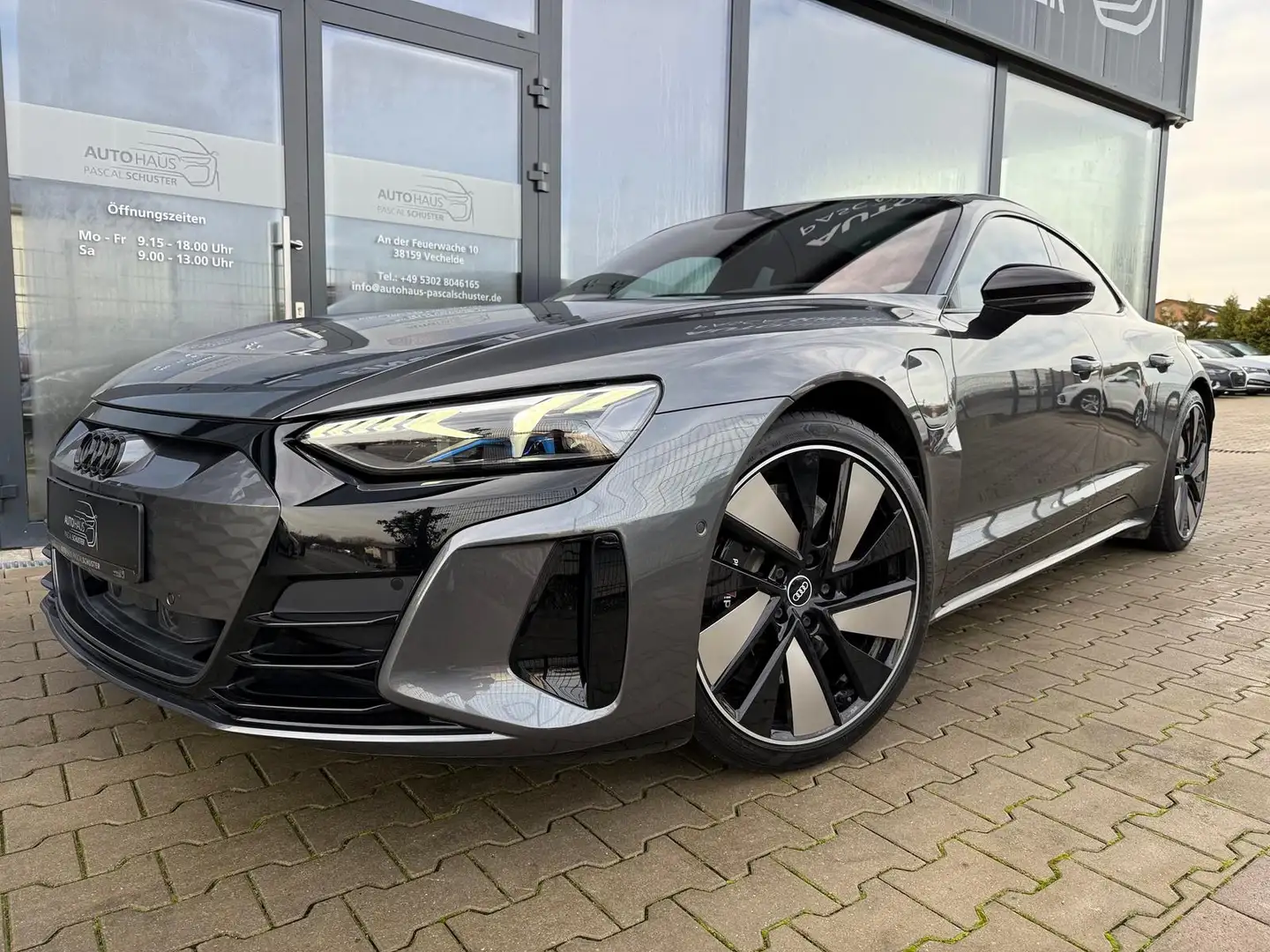 Audi e-tron GT quattro/LUFT/PANO/ALLRADLENKUNG/MATRIX Grau - 2