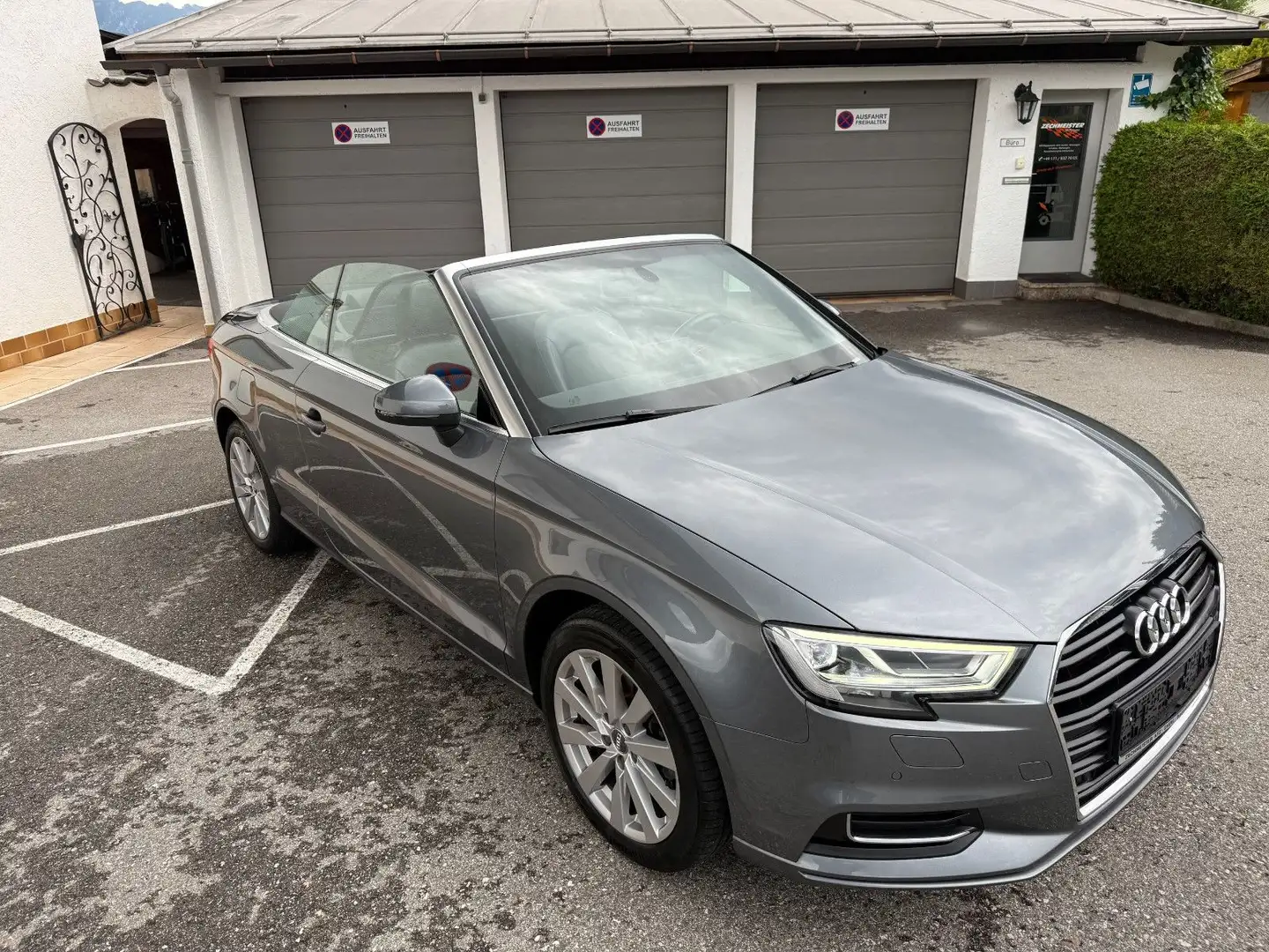 Audi A3 Cabrio design, Navi,8-fach,DSG,2. Hand,DSP... Grau - 1