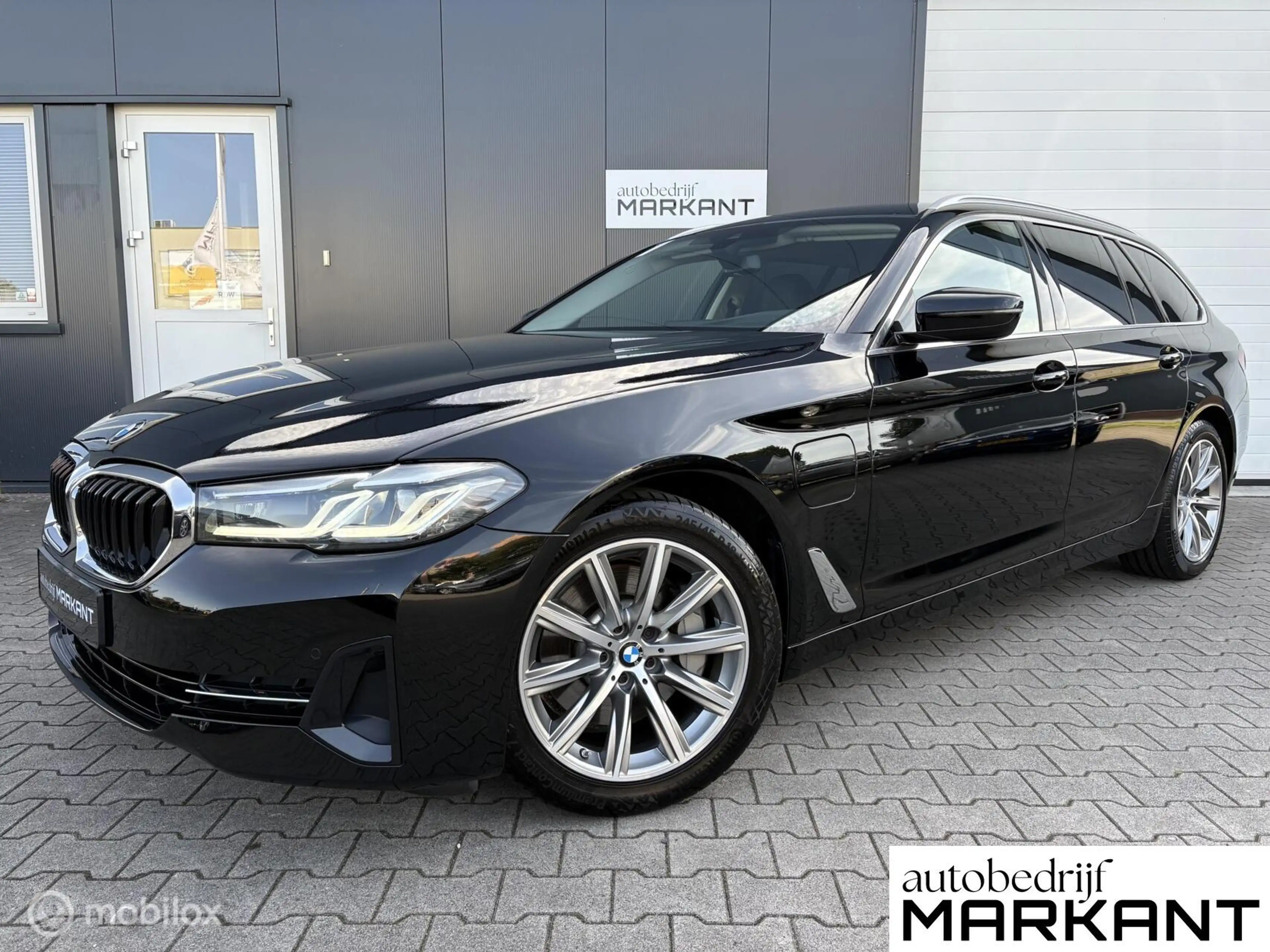 BMW 530 5-serie Touring 530e High Executive HUD / LED / Tr