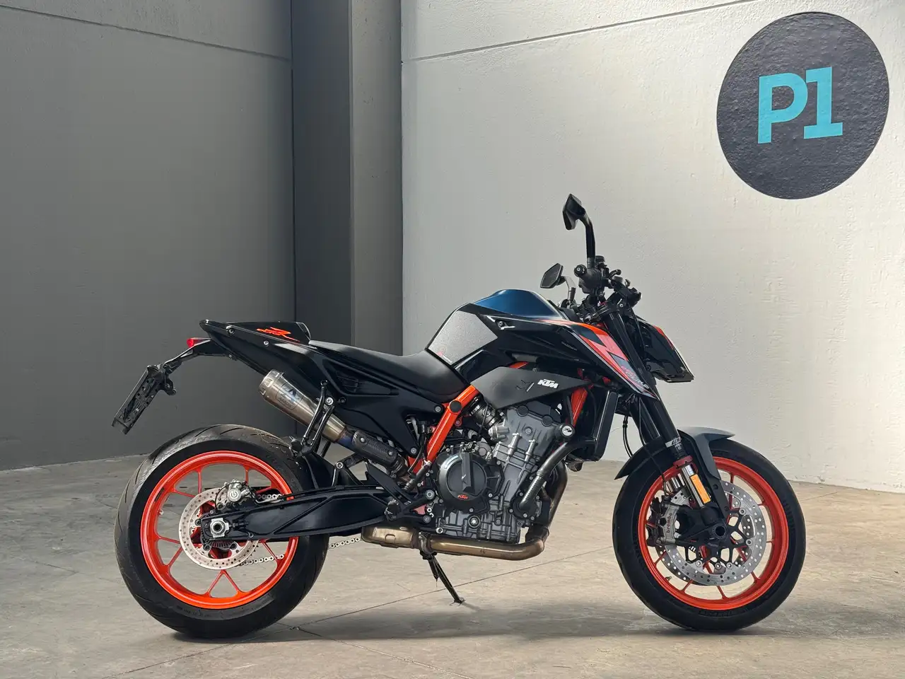 KTM 890 Duke R