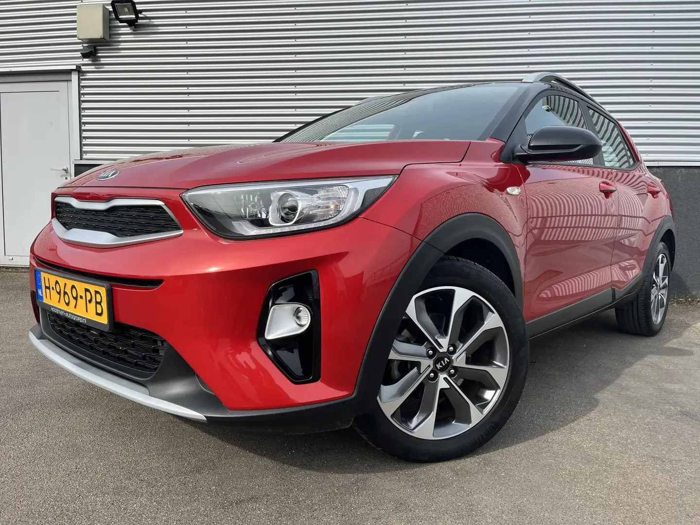 Kia Stonic 1.0 T-GDi DynamicLine Nieuw geleverd | Dealer onde Rood - 2