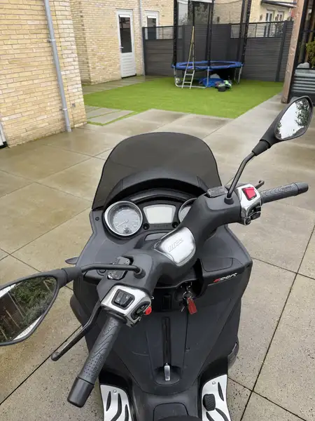 Piaggio MP3 300 - foto 3