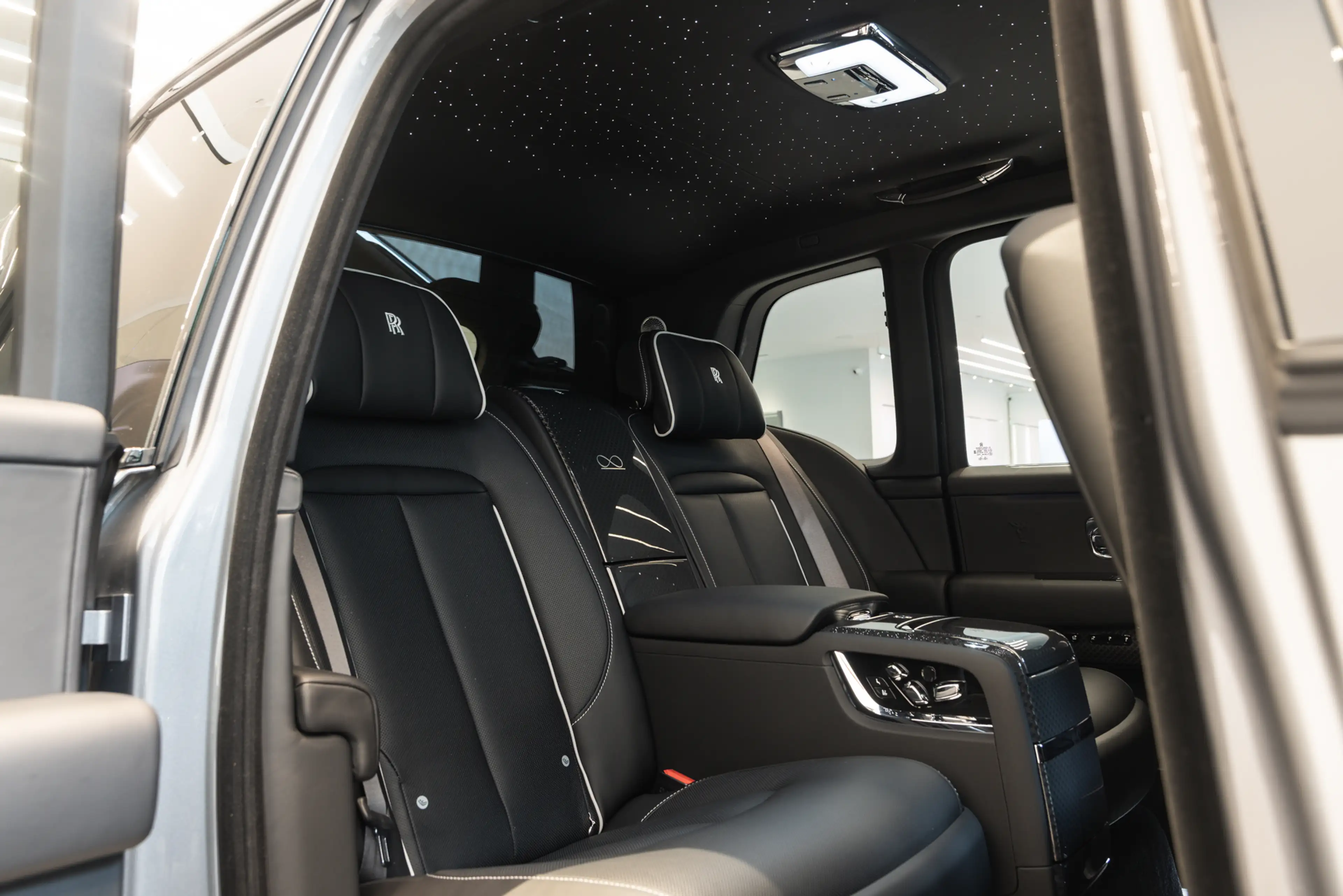 Rolls-Royce Cullinan Black Badge — photo 8