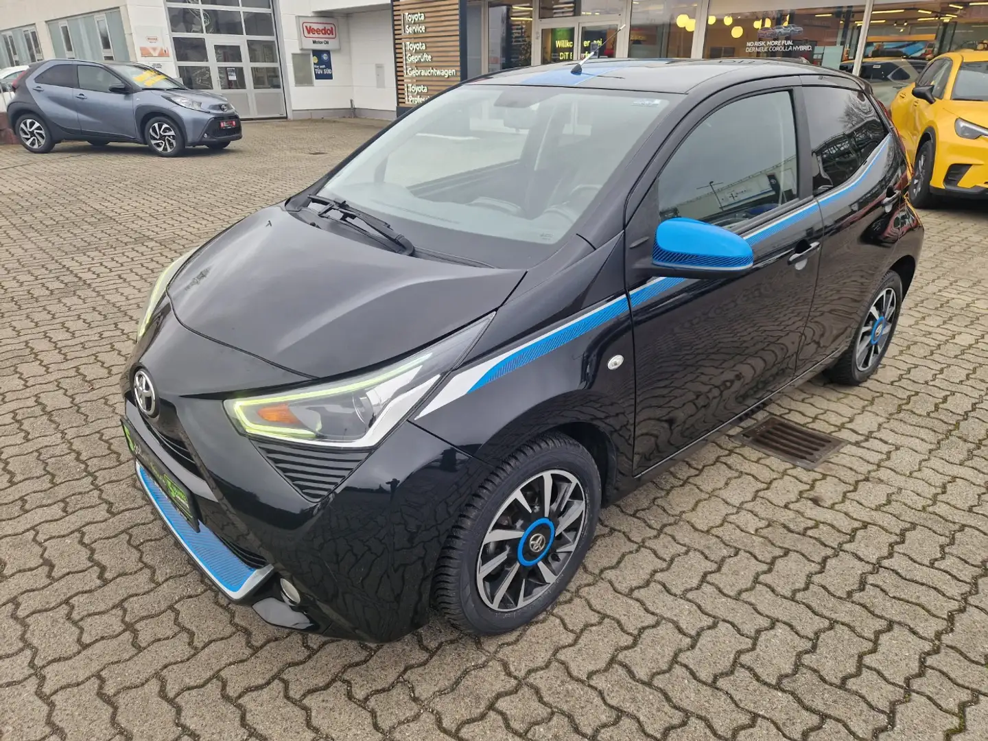 Toyota Aygo 1.0 x-trend Klima Kamera Tempomat Isofix Schwarz - 1