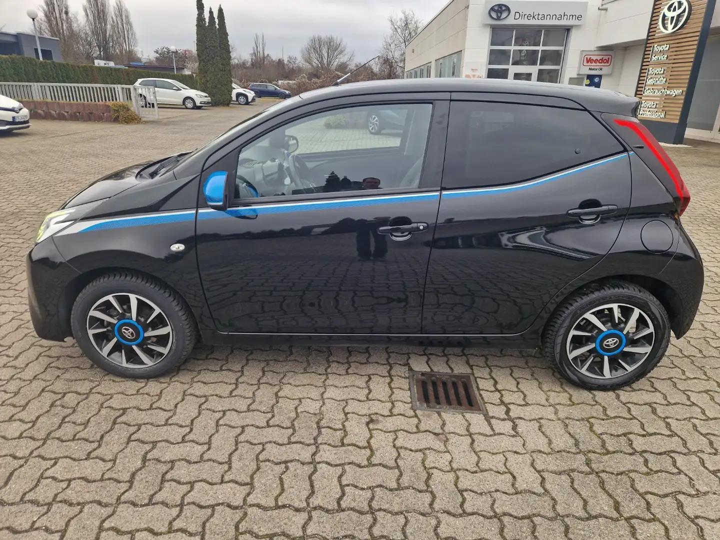 Toyota Aygo 1.0 x-trend Klima Kamera Tempomat Isofix Schwarz - 2