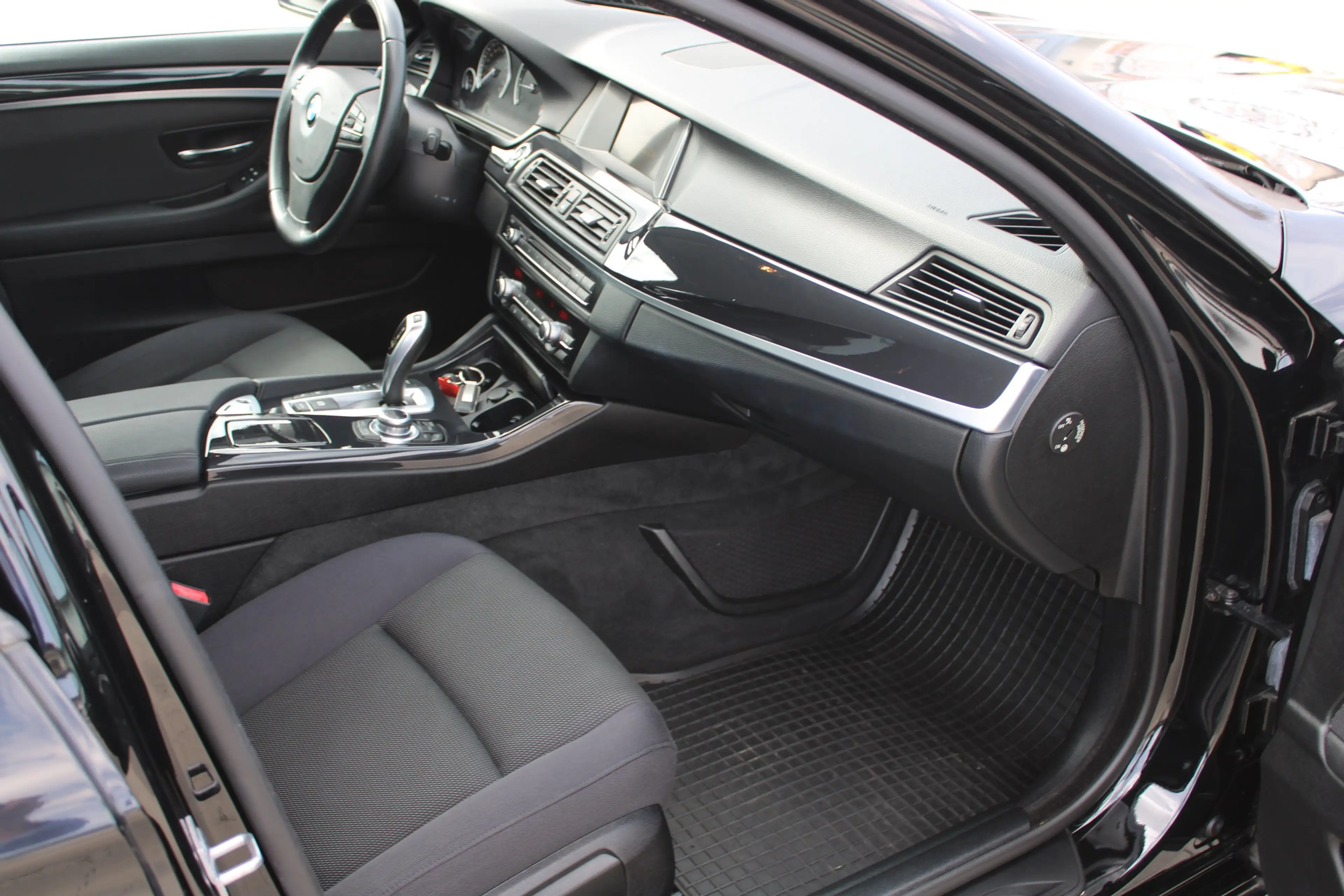 BMW 525 525 d xDrive — photo 12