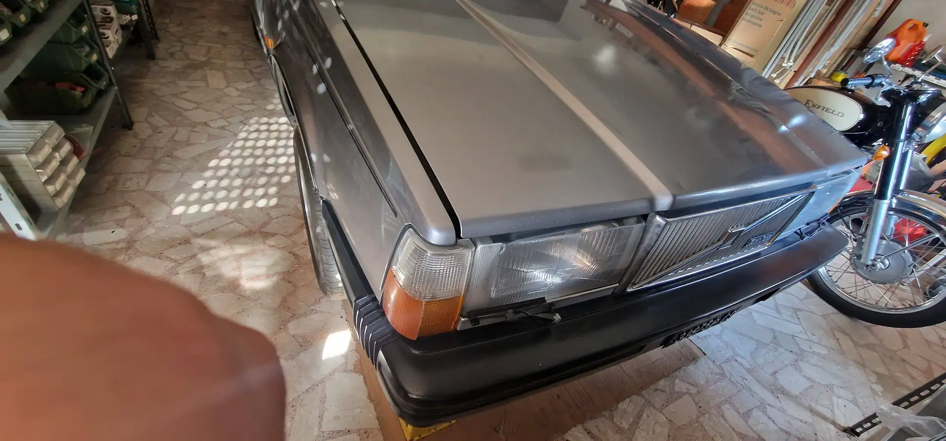 Volvo 760 GLE 2.4 turbodiesel Grau - 2