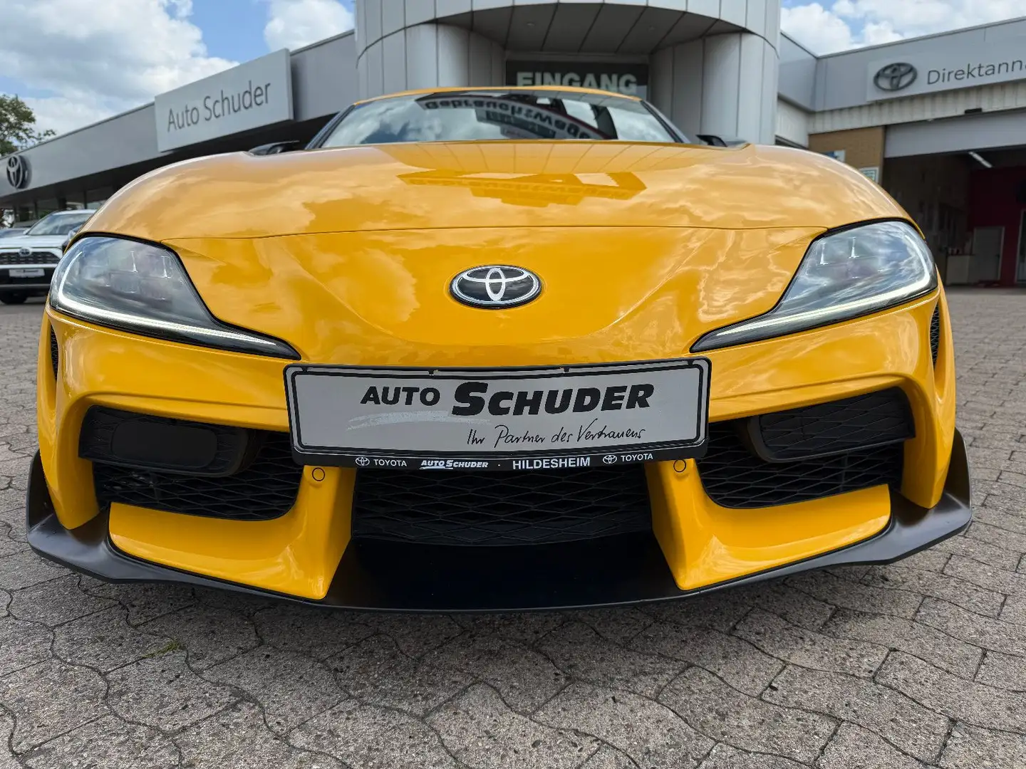 Toyota Supra Legend Amarillo - 2