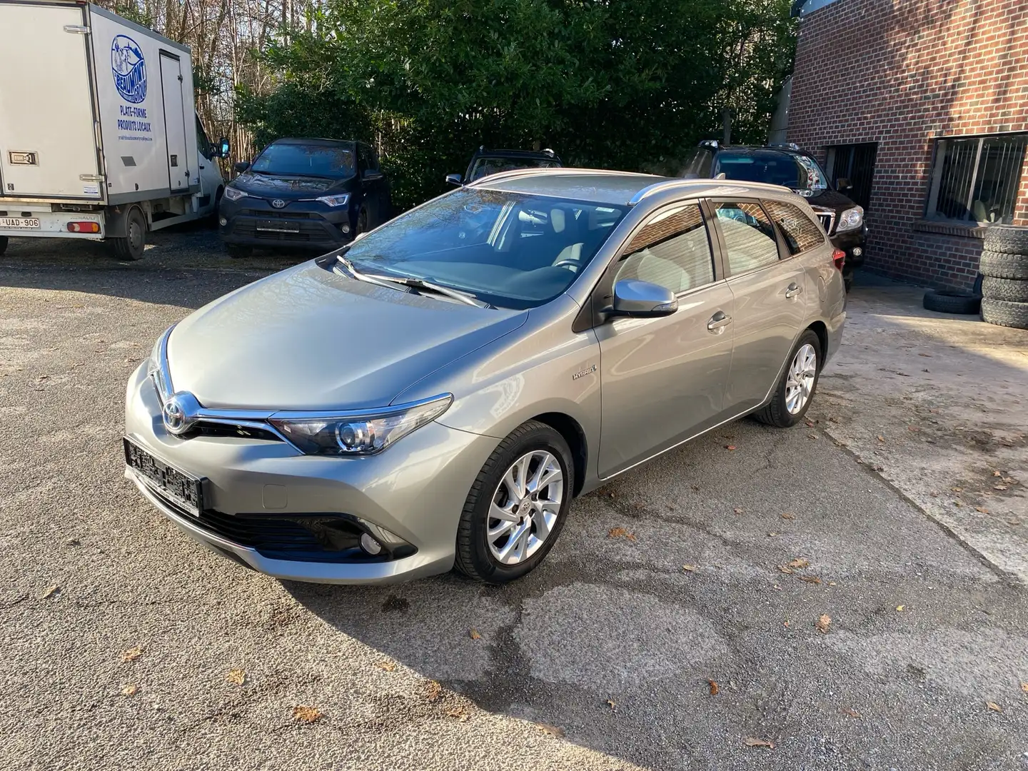 Toyota Auris SW 1.8i HSD Comfort E-CVT - 1