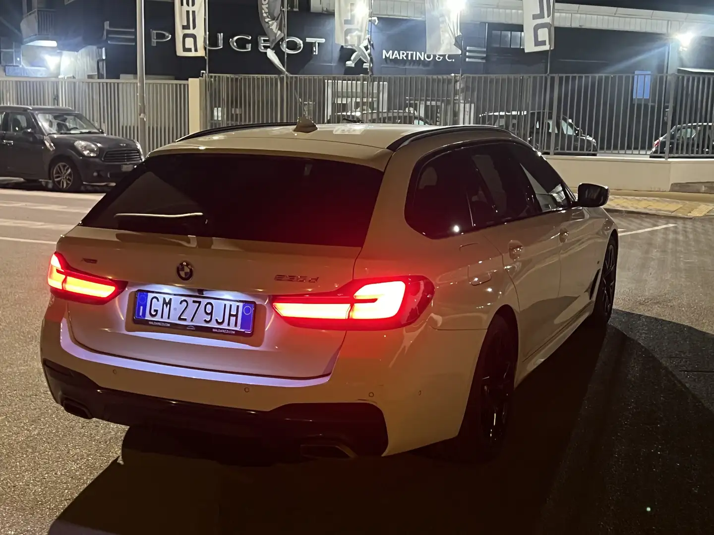 BMW 530 Serie 530d Touring mhev 48V xdrive Msport auto Bianco - 2