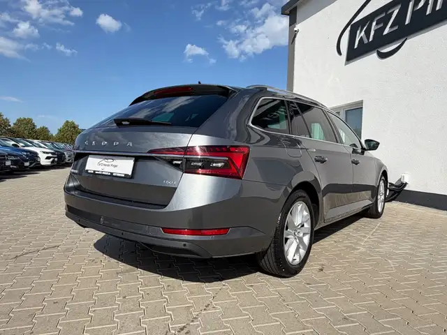 Skoda Superb view 7